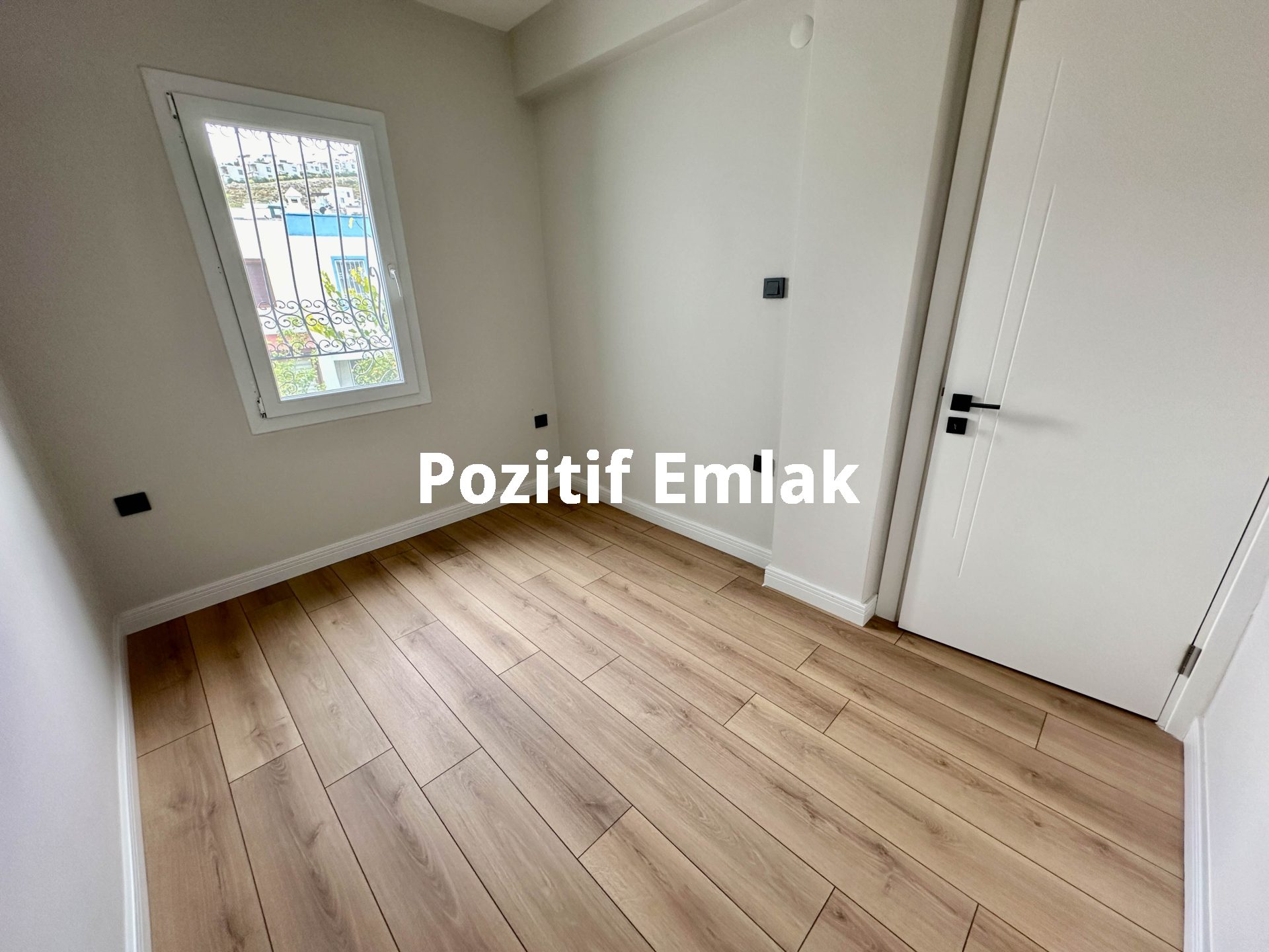 Bodrum Akyarlar'da Nezih Site İçinde Geniş Bahçeli Villa