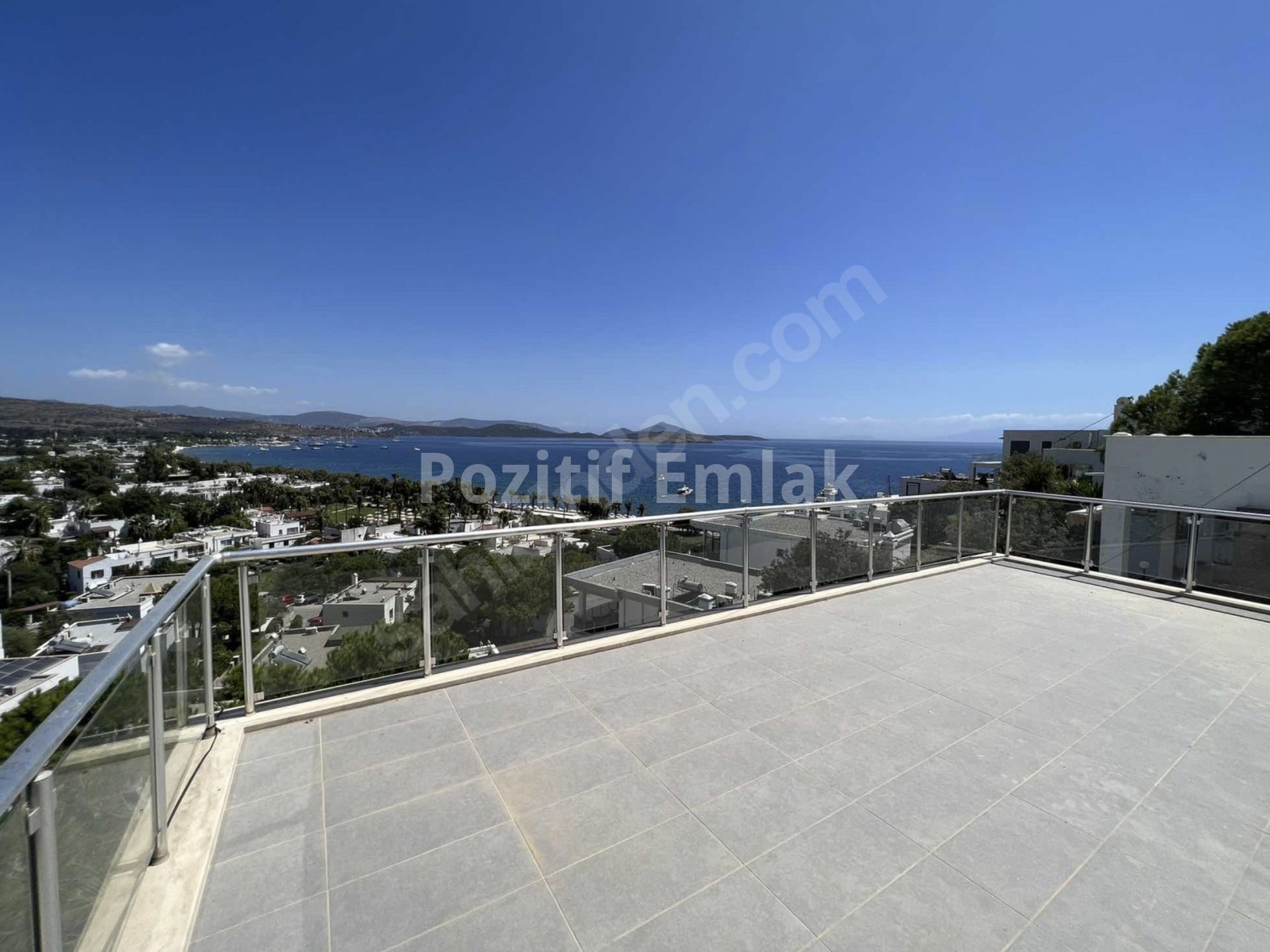 Bodrum Yahşi'de Denize Sıfır Muhteşem Manzaralı Özel Plajlı Villa