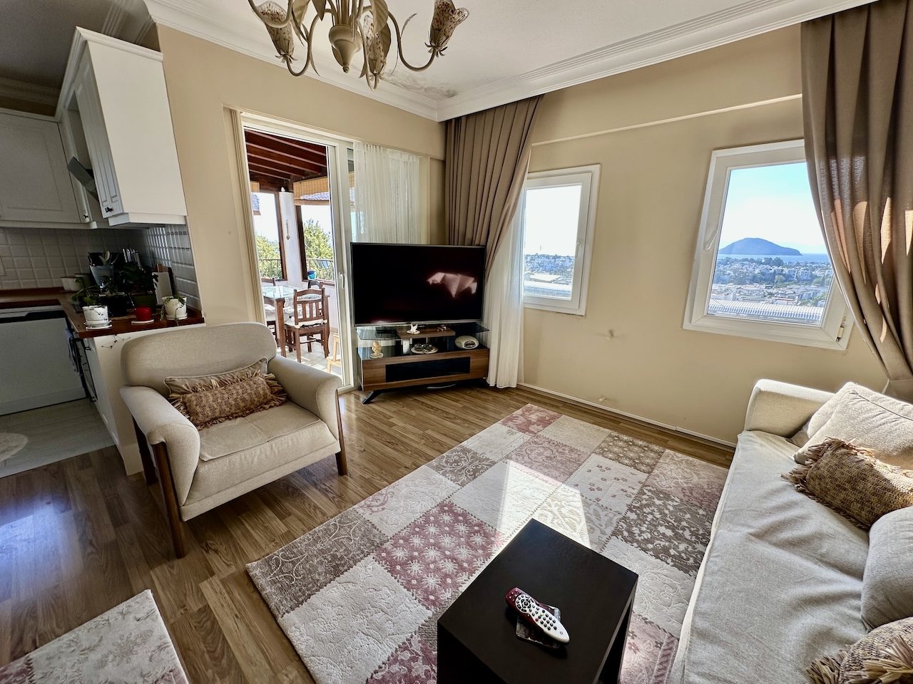 Bodrum Turgutreis'te Deniz Manzaralı Tertemiz 3+1 Daire