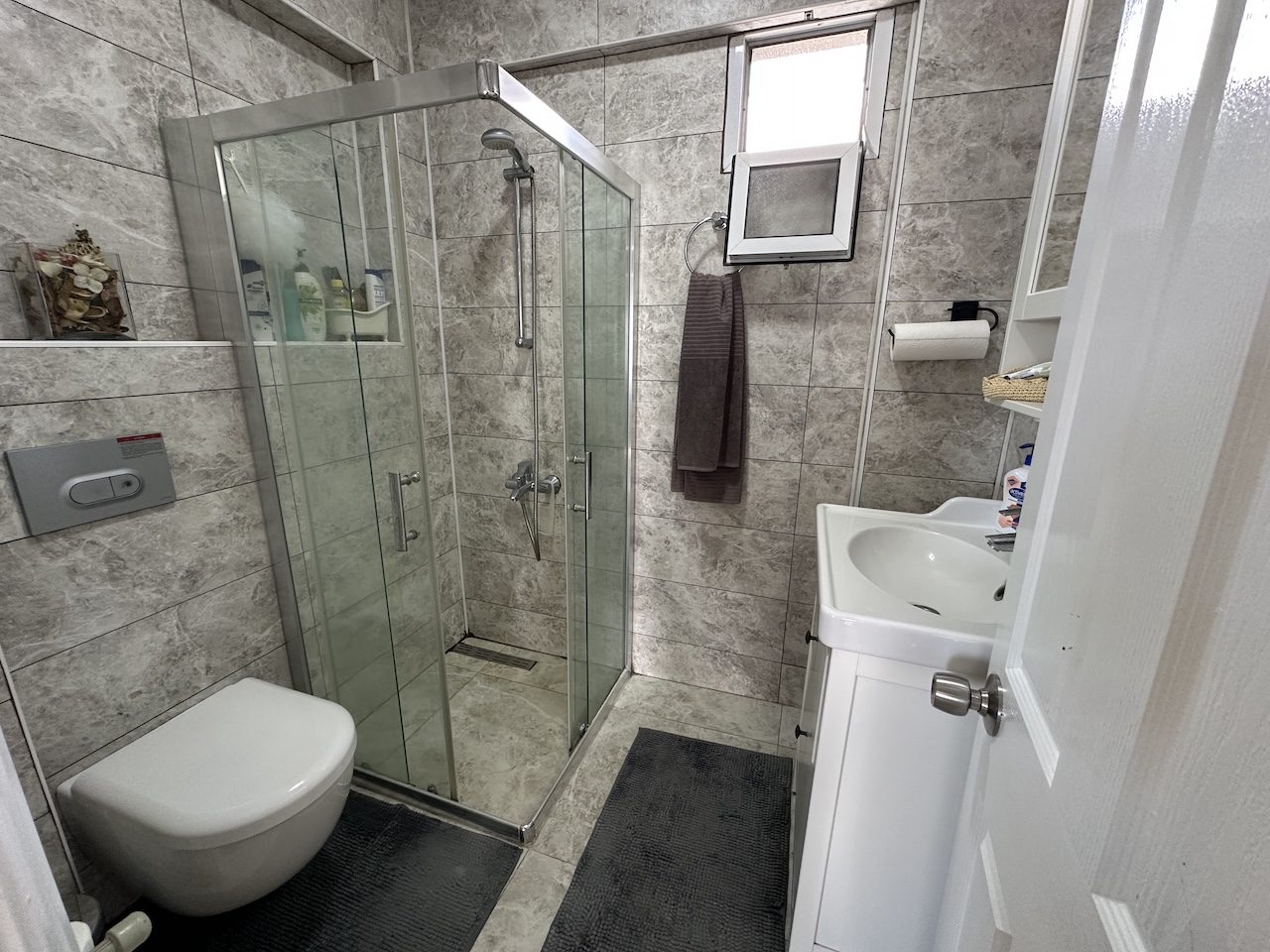 Bodrum Turgutreis'te Deniz Manzaralı Tertemiz 3+1 Daire