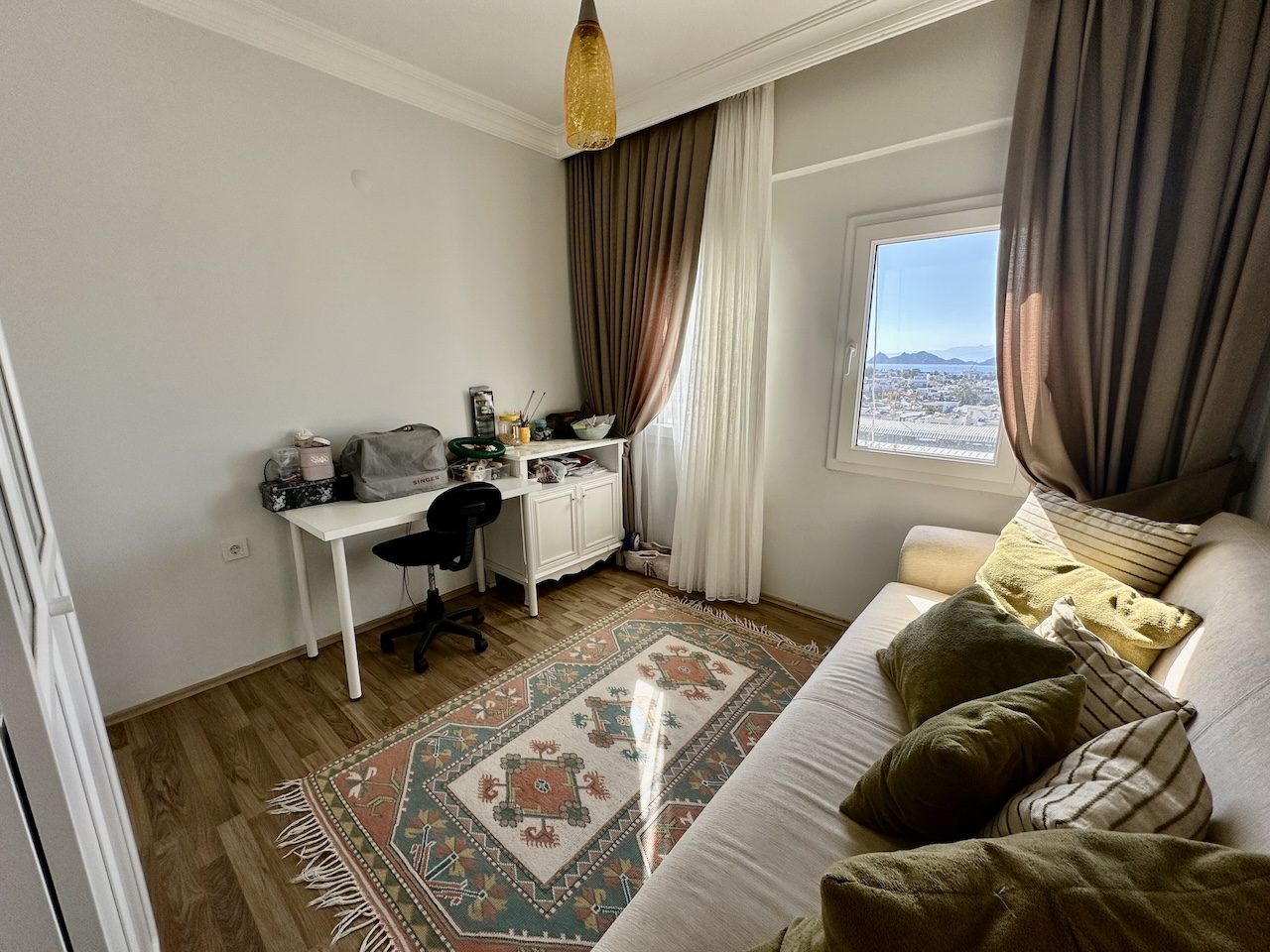 Bodrum Turgutreis'te Deniz Manzaralı Tertemiz 3+1 Daire