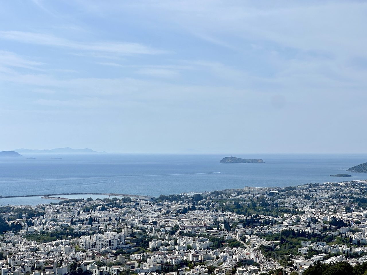 Bodrum Turgutreis'te Muhteşem Deniz Manzaralı Sıfır Lüks Daire