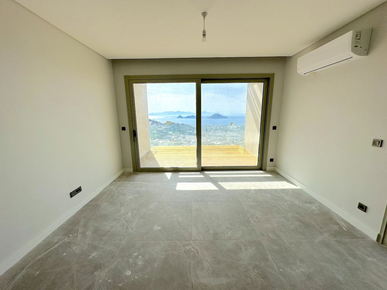 Bodrum Turgutreis'te Muhteşem Deniz Manzaralı Sıfır Lüks Daire