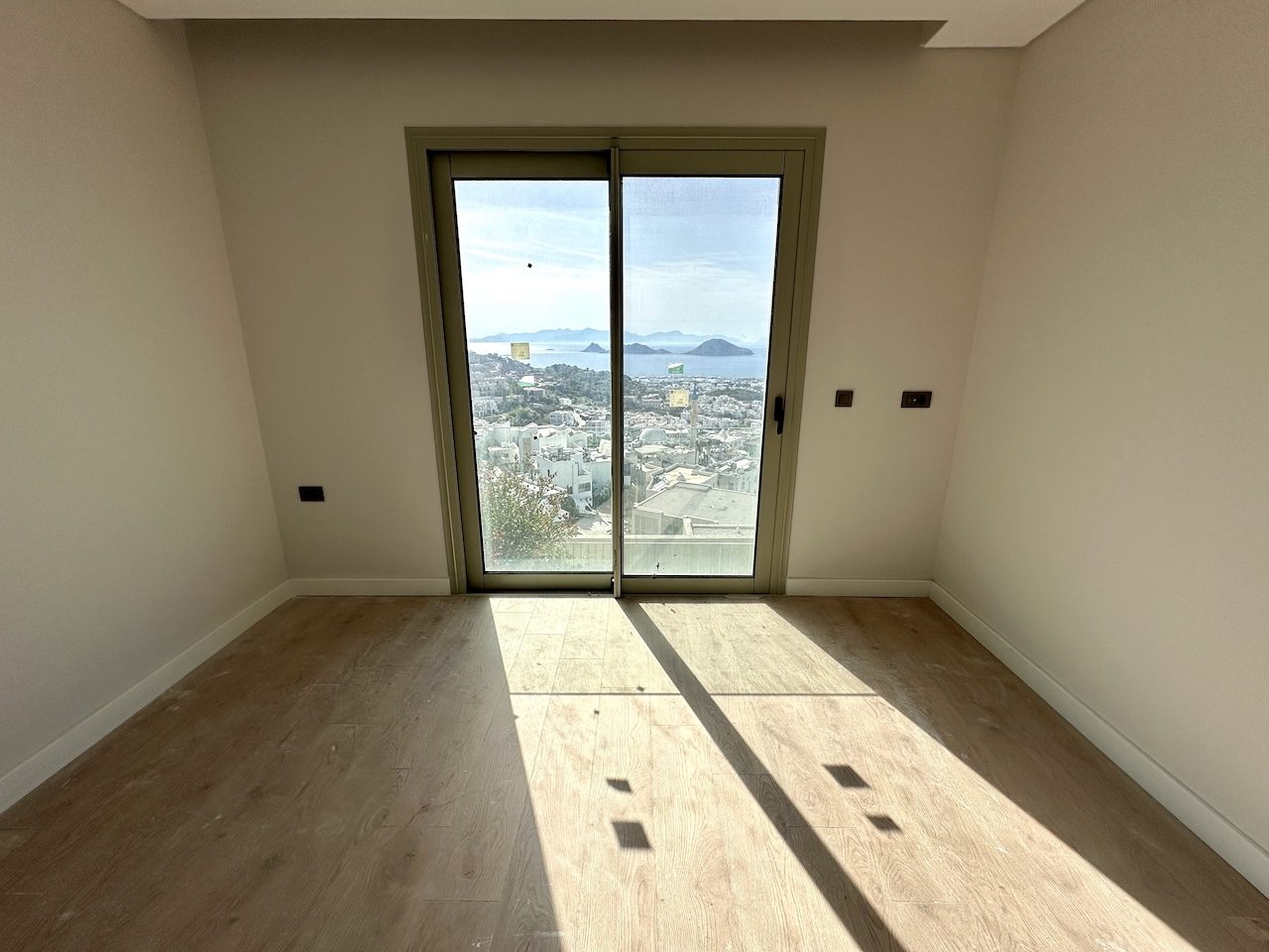 Bodrum Turgutreis'te Muhteşem Deniz Manzaralı Sıfır Lüks Daire