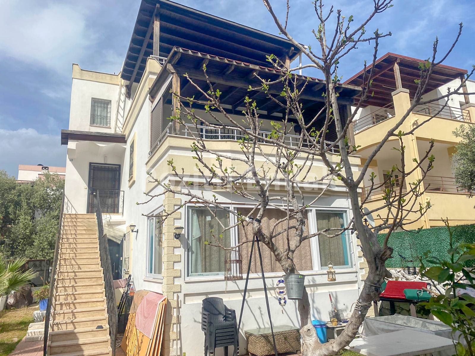 Turgutreis Merkezde Geniş Bahçeli Masrafsız 3+1 Daire