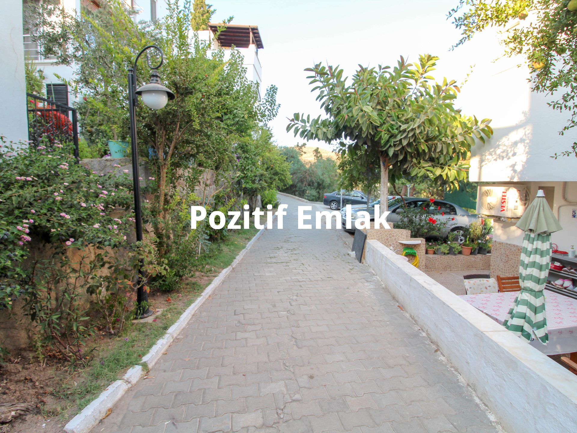 Akyarlar'da Plaja Yakın Deniz Manzaralı Bahçeli Villa