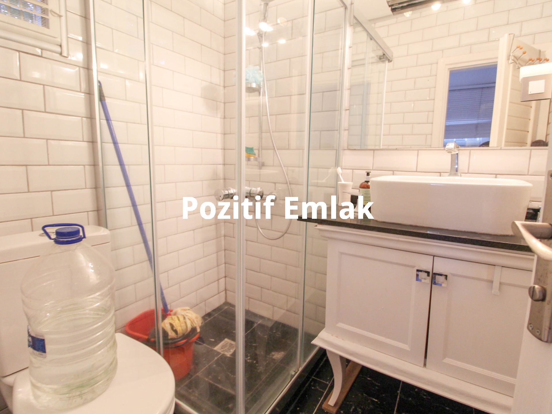 Akyarlar'da Plaja Yakın Deniz Manzaralı Bahçeli Villa