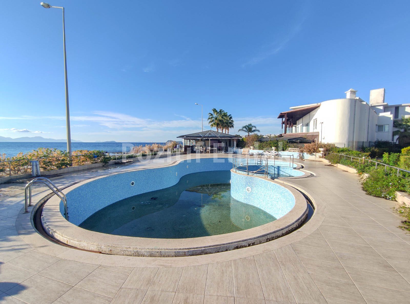 Turgutreis Bahçelievler'de Sahile Sıfır 2+1 Daire