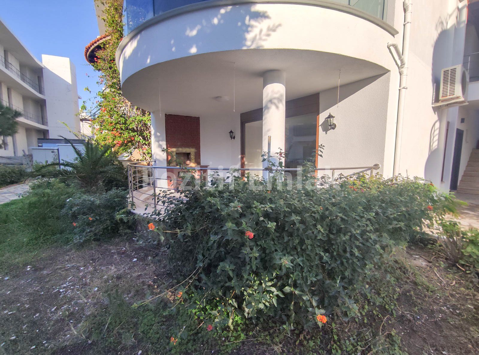 Turgutreis Bahçelievler'de Sahile Sıfır 2+1 Daire