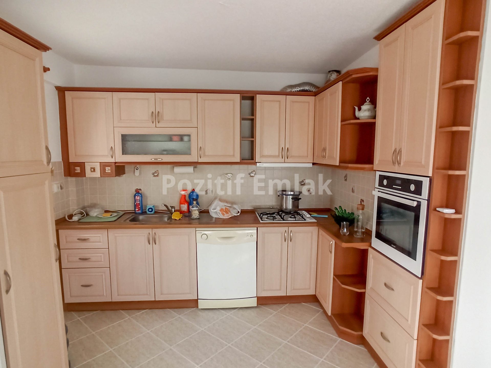 Akyarlar Nağme Sitesi'nde Geniş Bahçeli Manzaralı 3+1 Villa