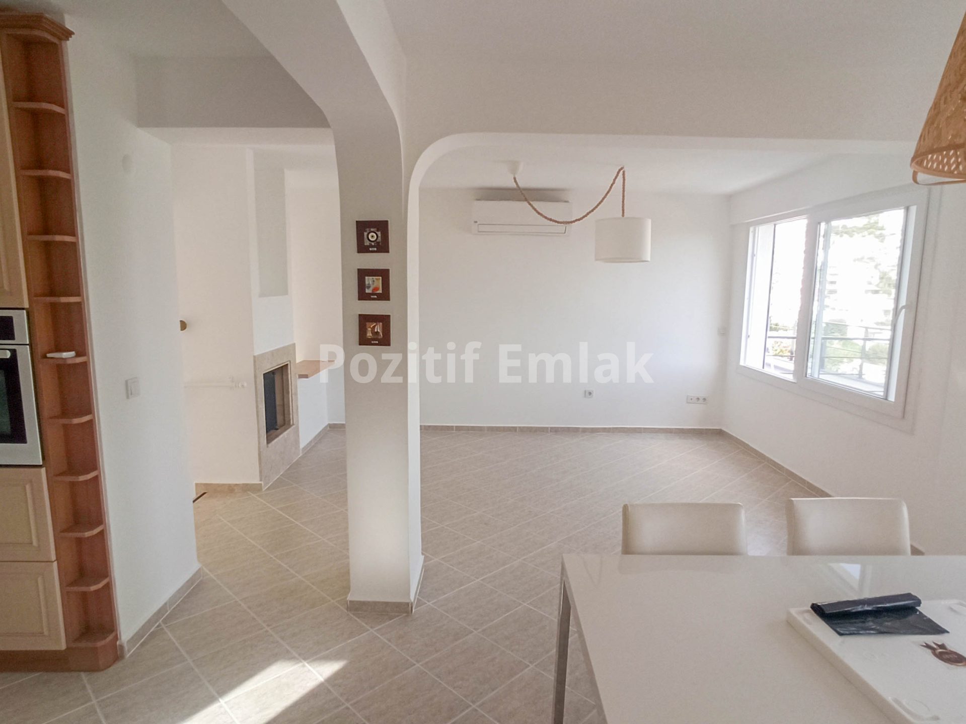 Akyarlar Nağme Sitesi'nde Geniş Bahçeli Manzaralı 3+1 Villa