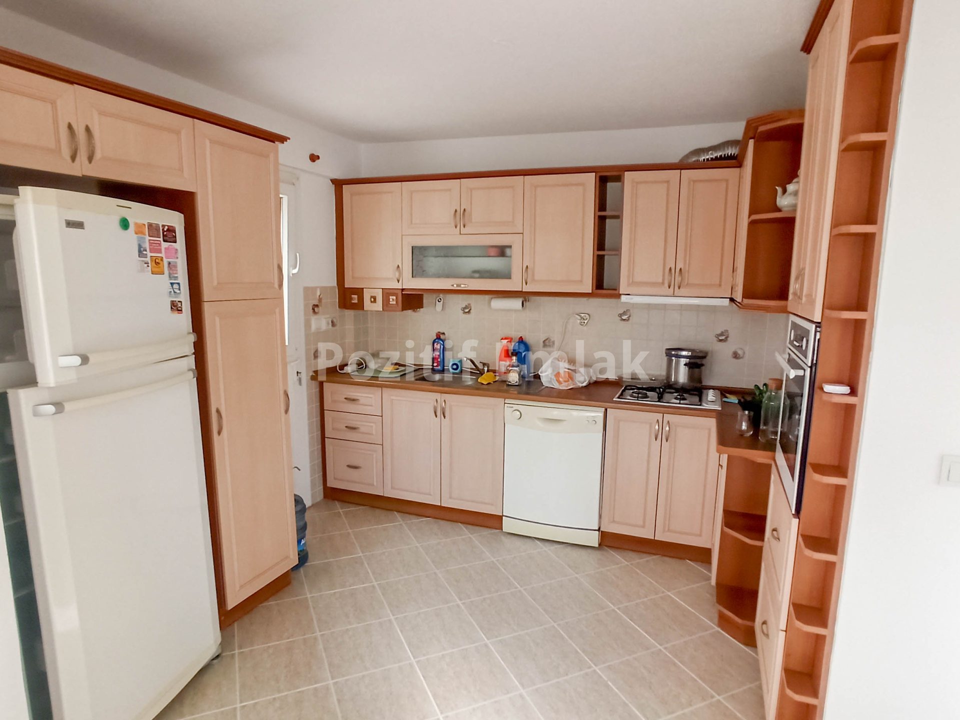 Akyarlar Nağme Sitesi'nde Geniş Bahçeli Manzaralı 3+1 Villa