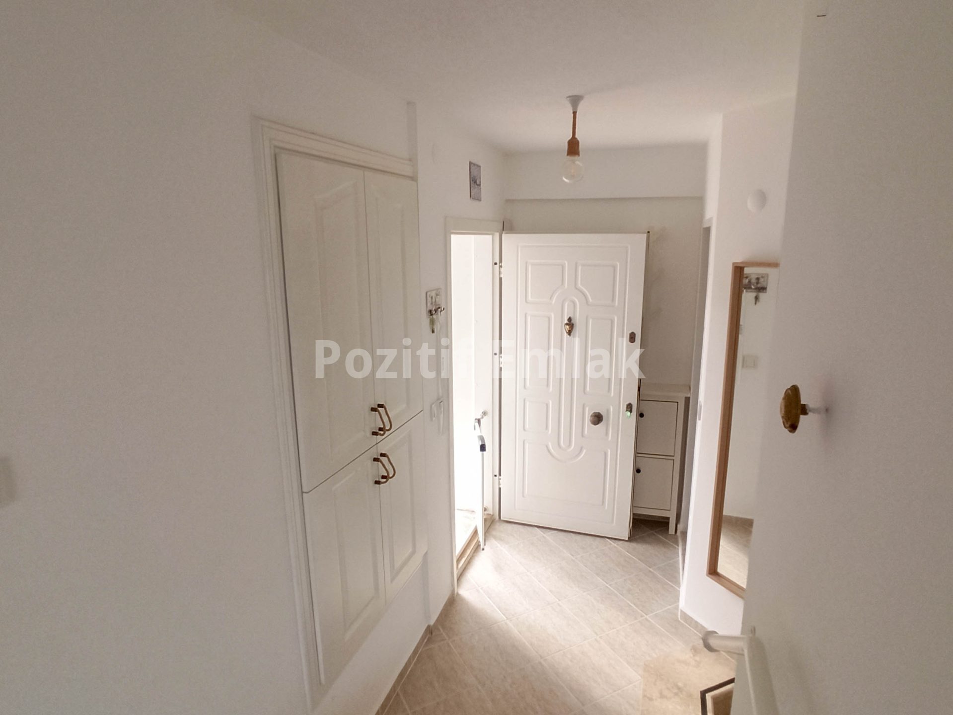 Akyarlar Nağme Sitesi'nde Geniş Bahçeli Manzaralı 3+1 Villa