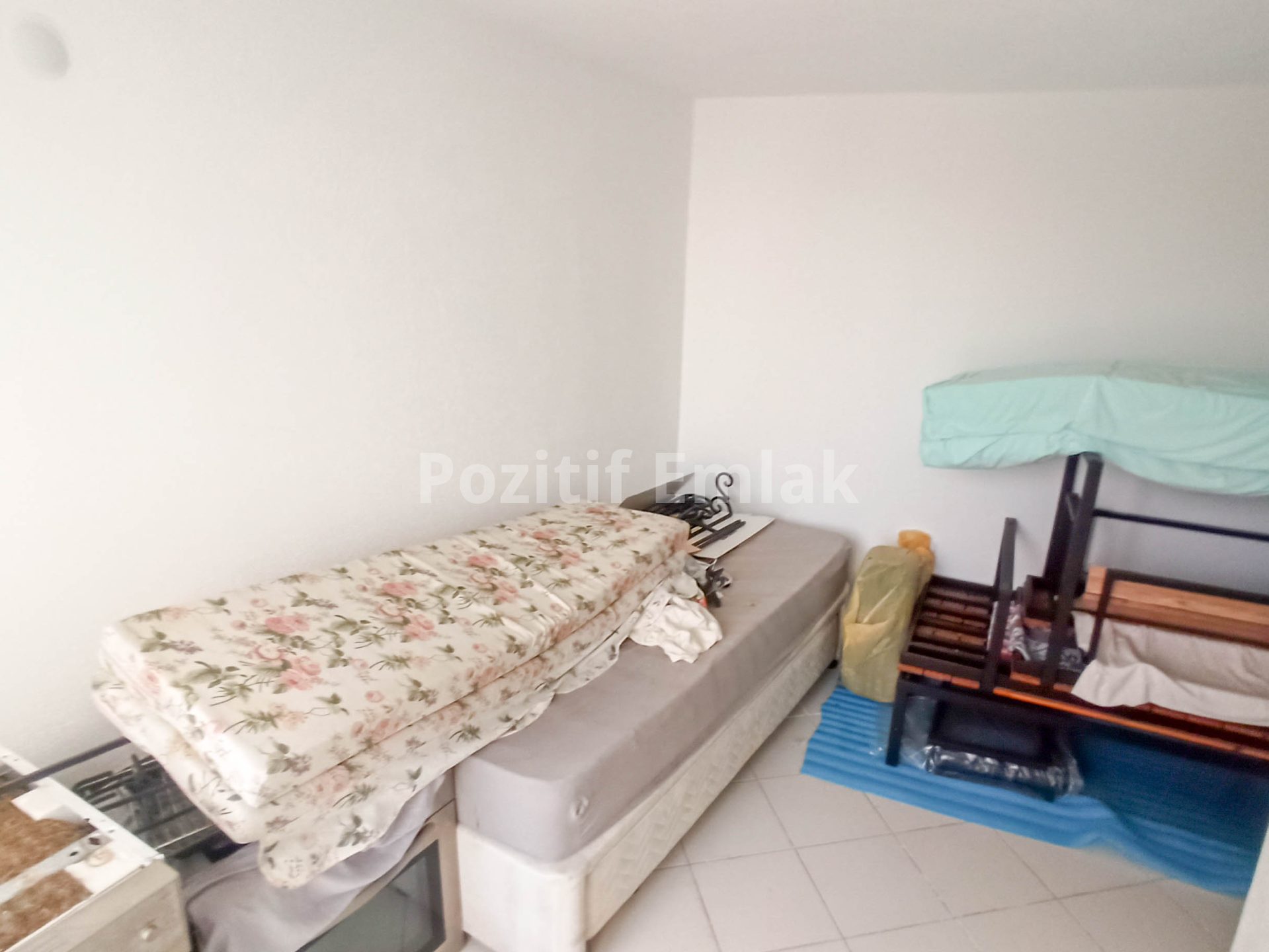 Akyarlar Nağme Sitesi'nde Geniş Bahçeli Manzaralı 3+1 Villa