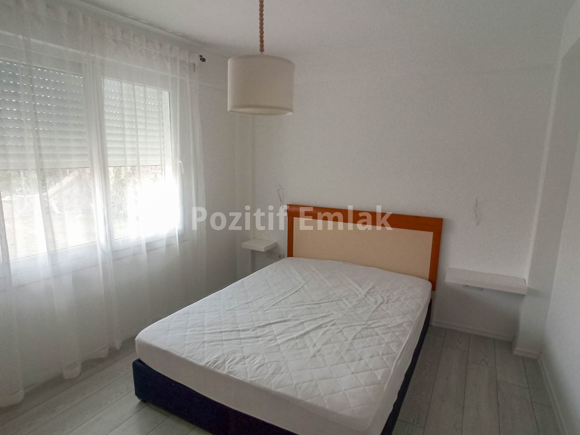 Akyarlar Nağme Sitesi'nde Geniş Bahçeli Manzaralı 3+1 Villa