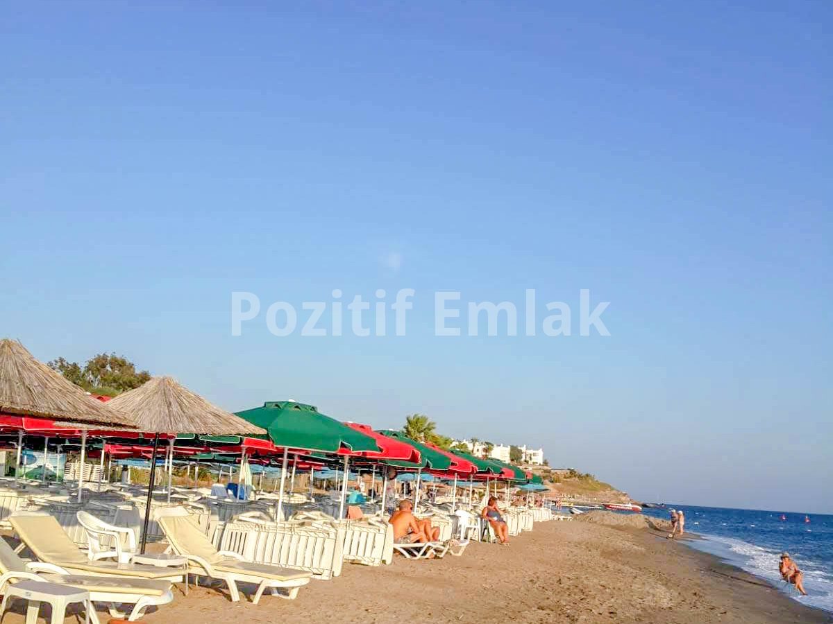 Akyarlar Nağme Sitesi'nde Geniş Bahçeli Manzaralı 3+1 Villa