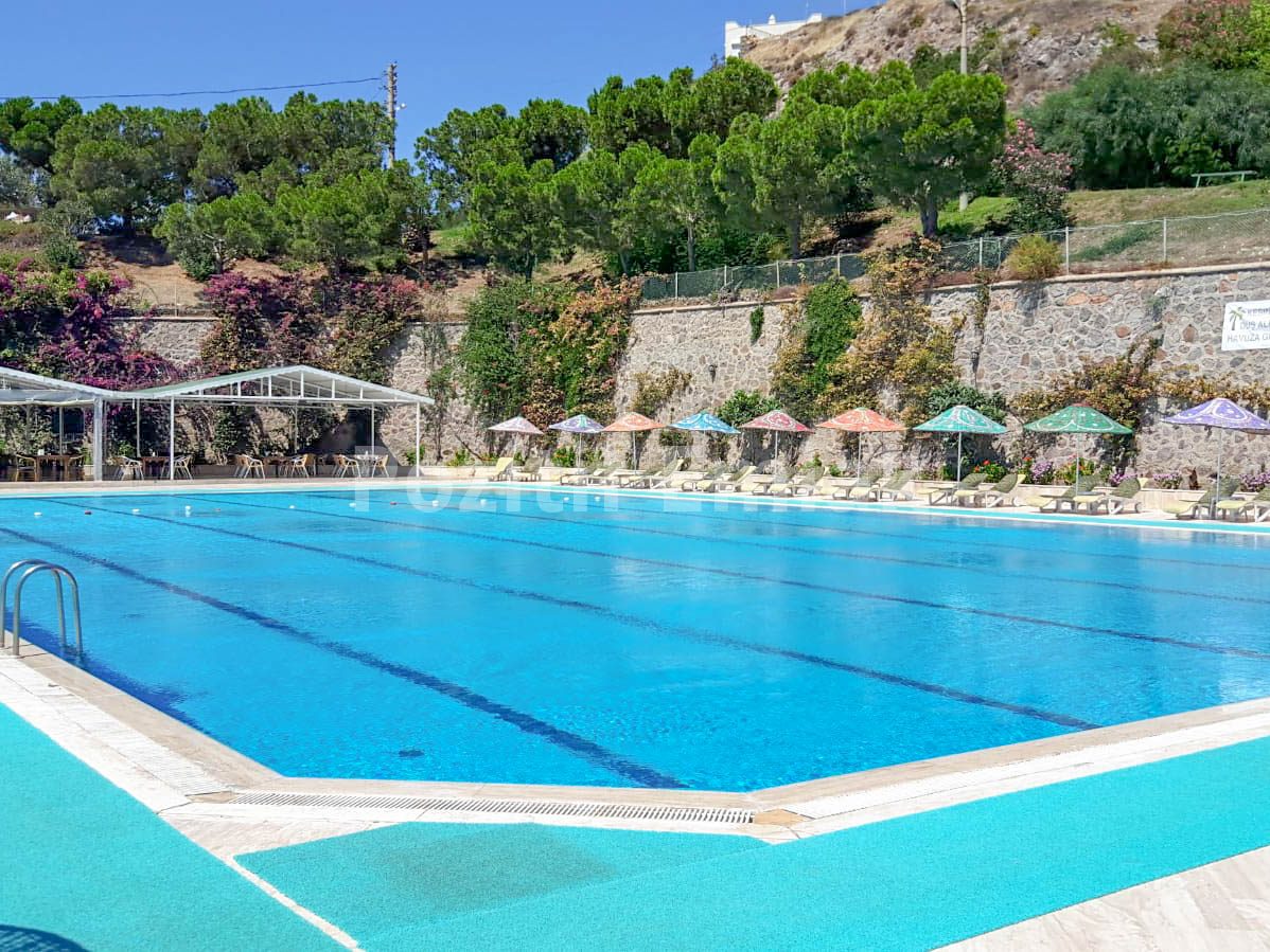 Akyarlar Nağme Sitesi'nde Geniş Bahçeli Manzaralı 3+1 Villa