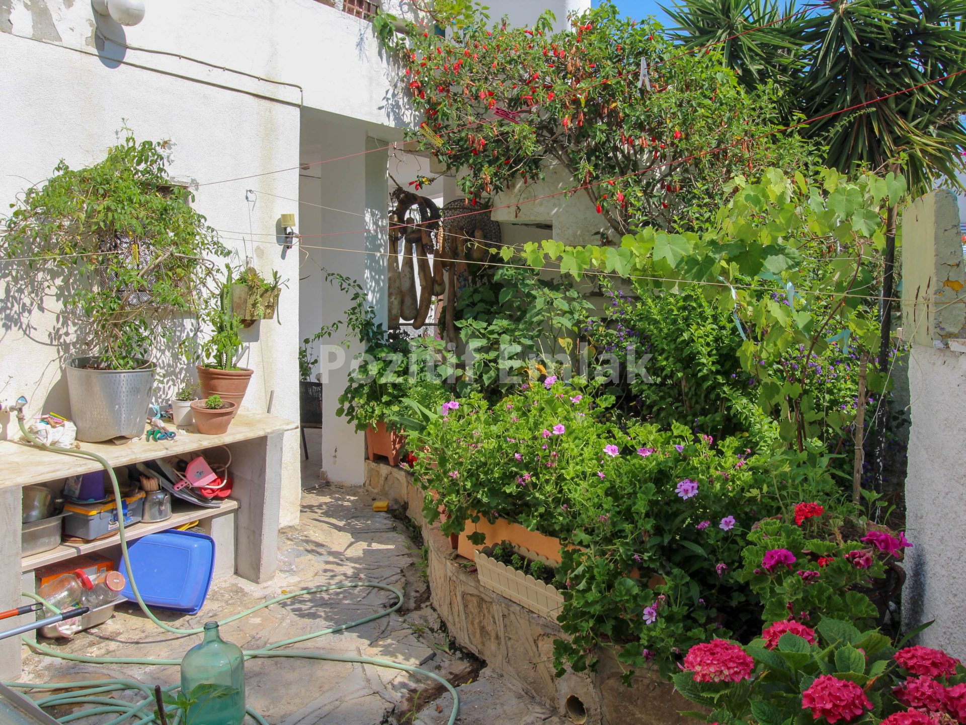 Turgutreis Yalı'da Denize Sıfır 2+1 Daire