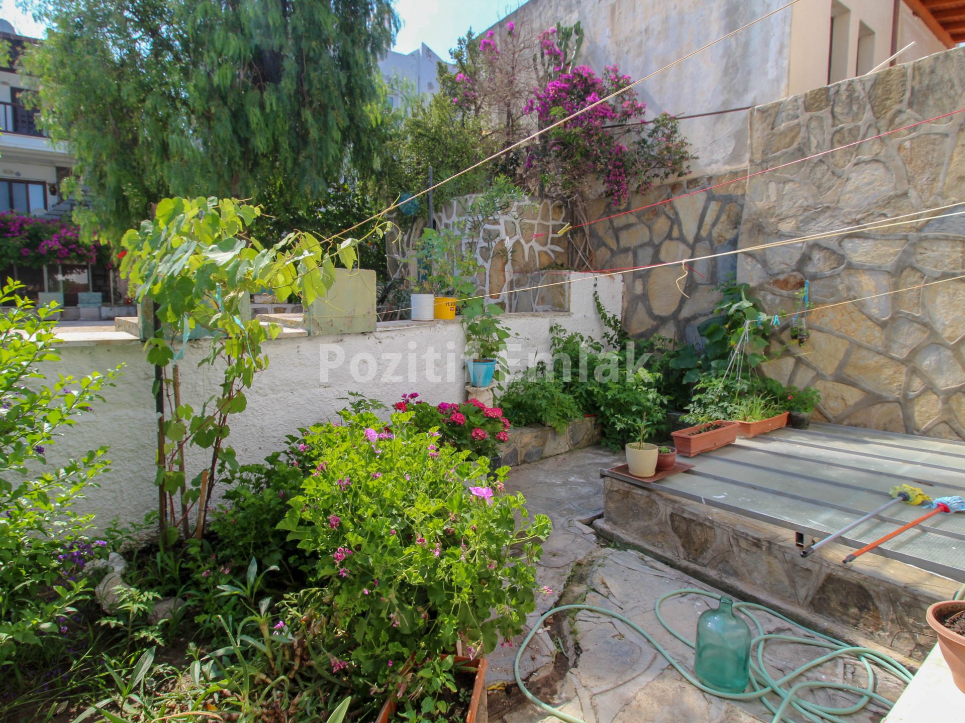 Turgutreis Yalı'da Denize Sıfır 2+1 Daire