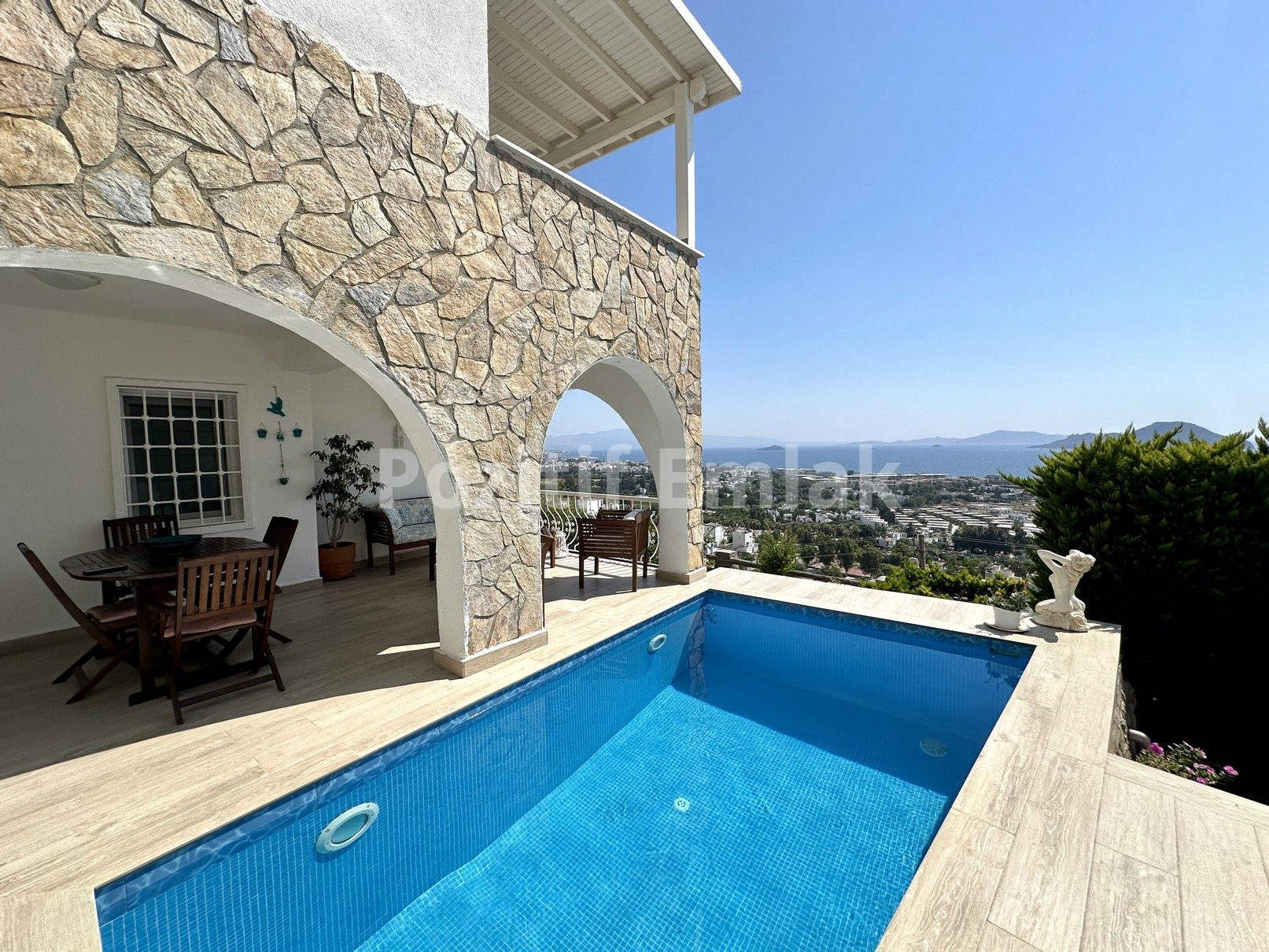 Bodrum Kadıkalesi'nde Harika Manzaralı Özel Havuzlu Villa