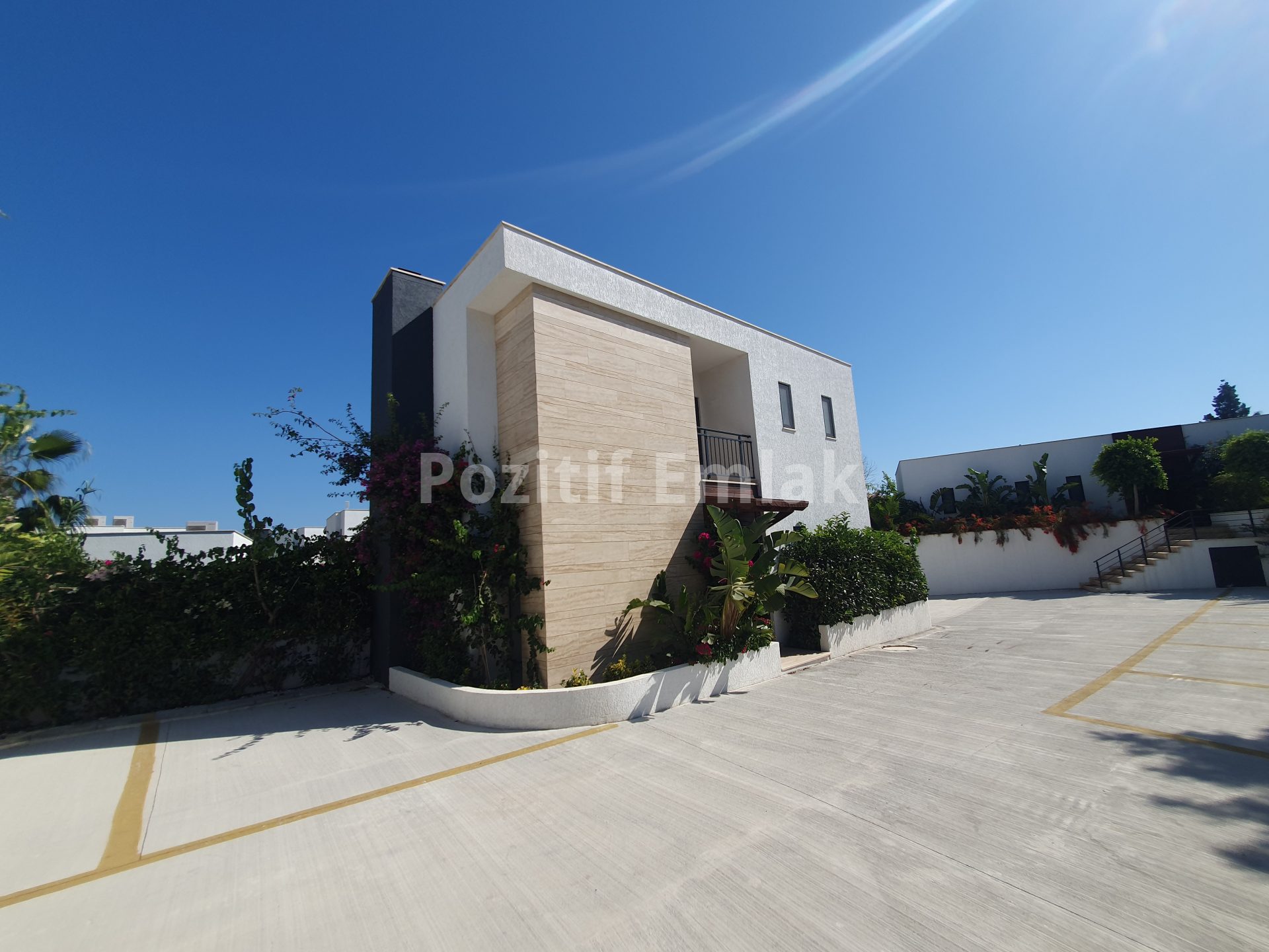 Bodrum Gümüşlük Merkezde Sıfır Dubleks Havuzlu Villalar