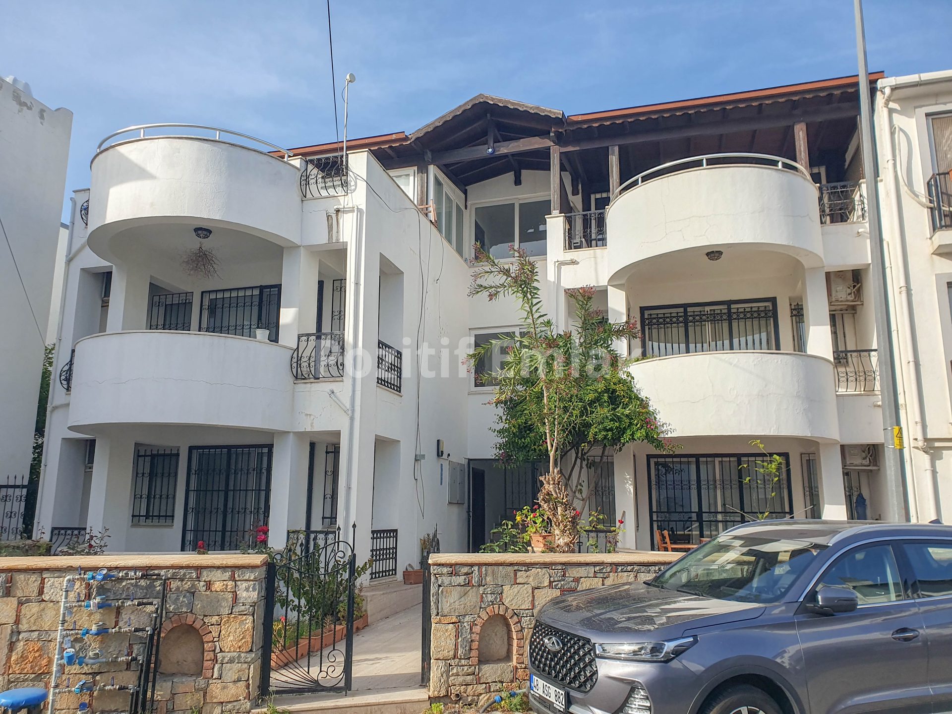 Turgutreis Bahçelievler'de Sahile 50 Metre Mesafede Komple Bina