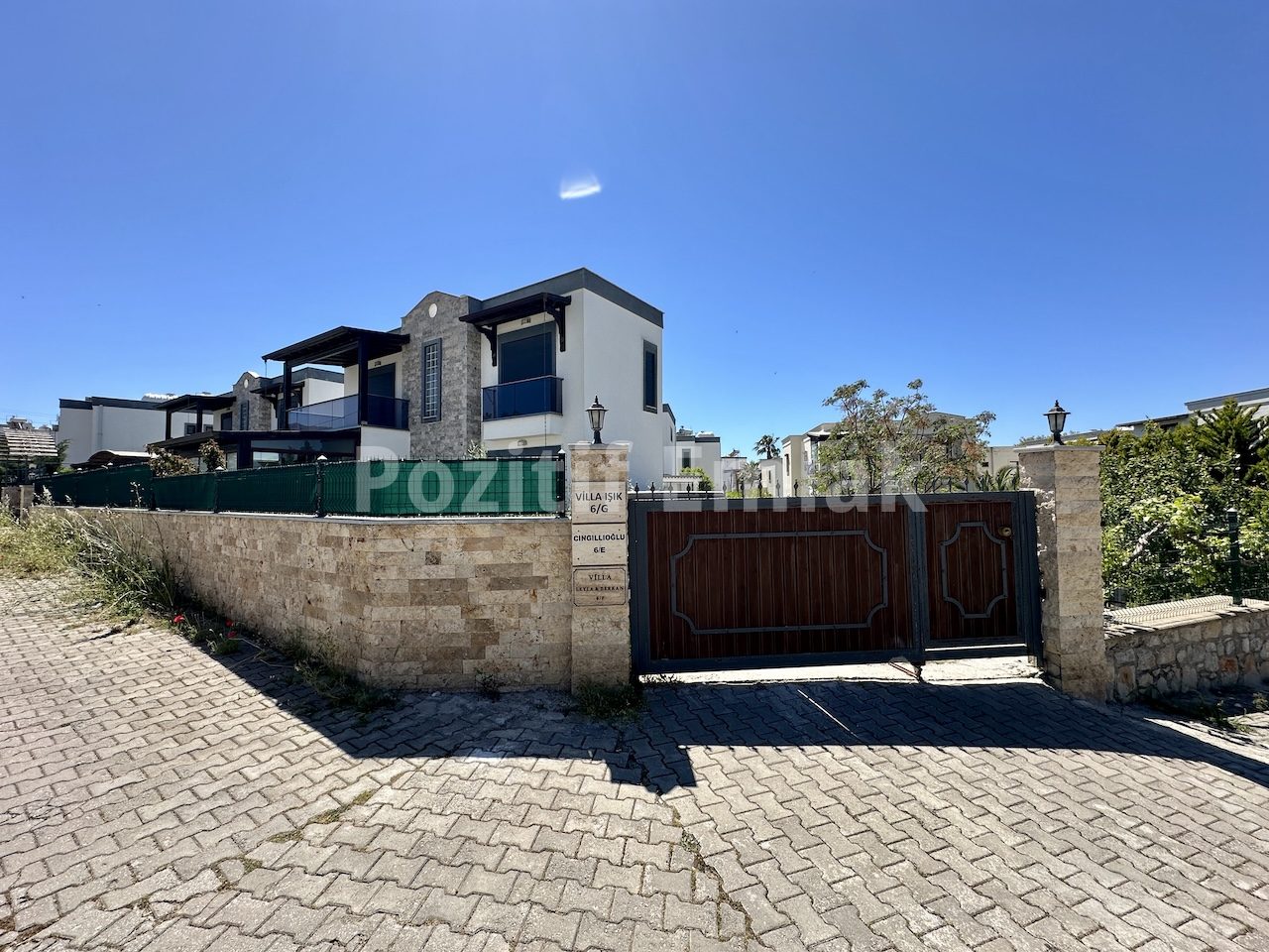 Bodrum Turgutreis'te Geniş Bahçeli Otoparklı Çok Şık Villa