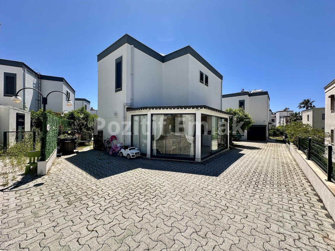 Bodrum Turgutreis'te Geniş Bahçeli Otoparklı Çok Şık Villa
