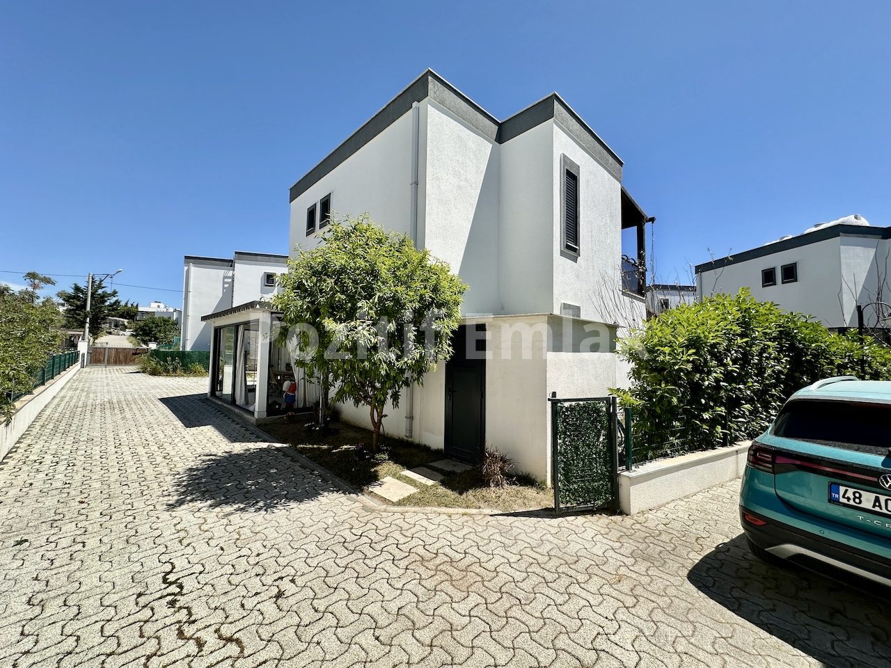 Bodrum Turgutreis'te Geniş Bahçeli Otoparklı Çok Şık Villa
