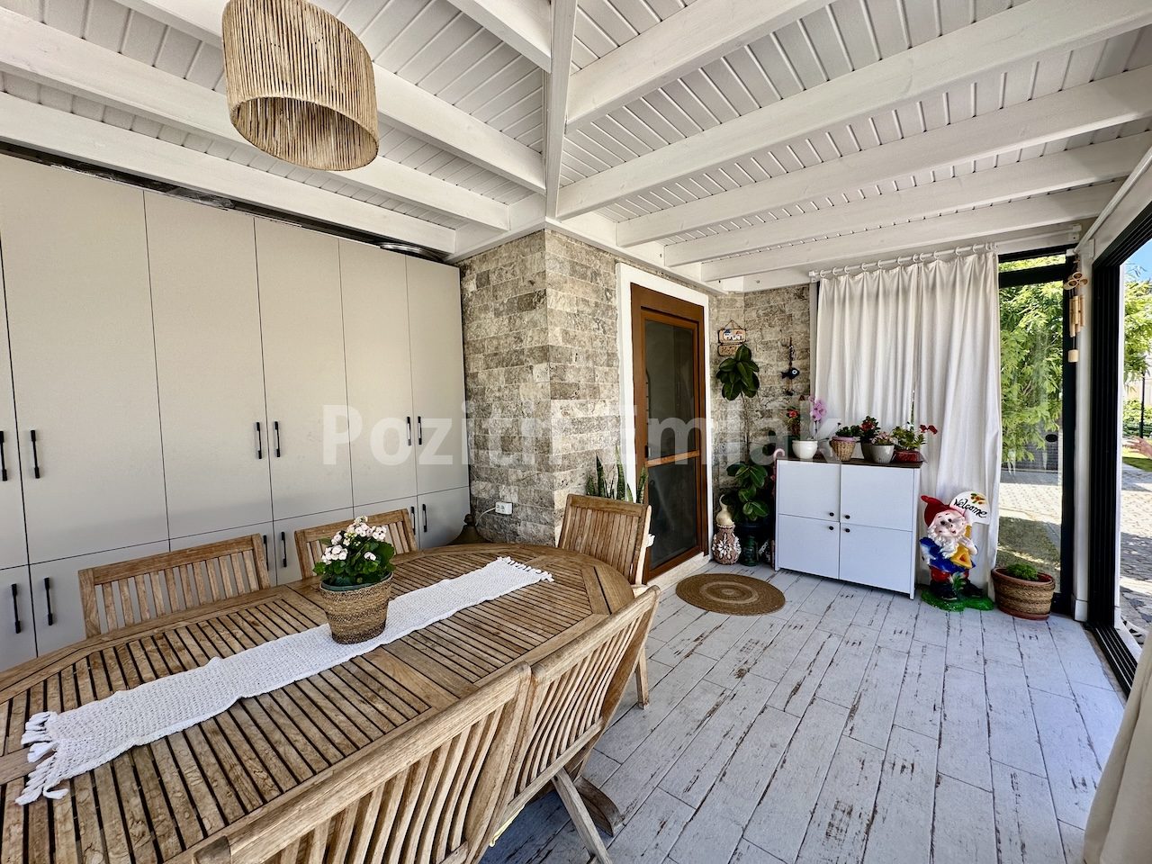 Bodrum Turgutreis'te Geniş Bahçeli Otoparklı Çok Şık Villa