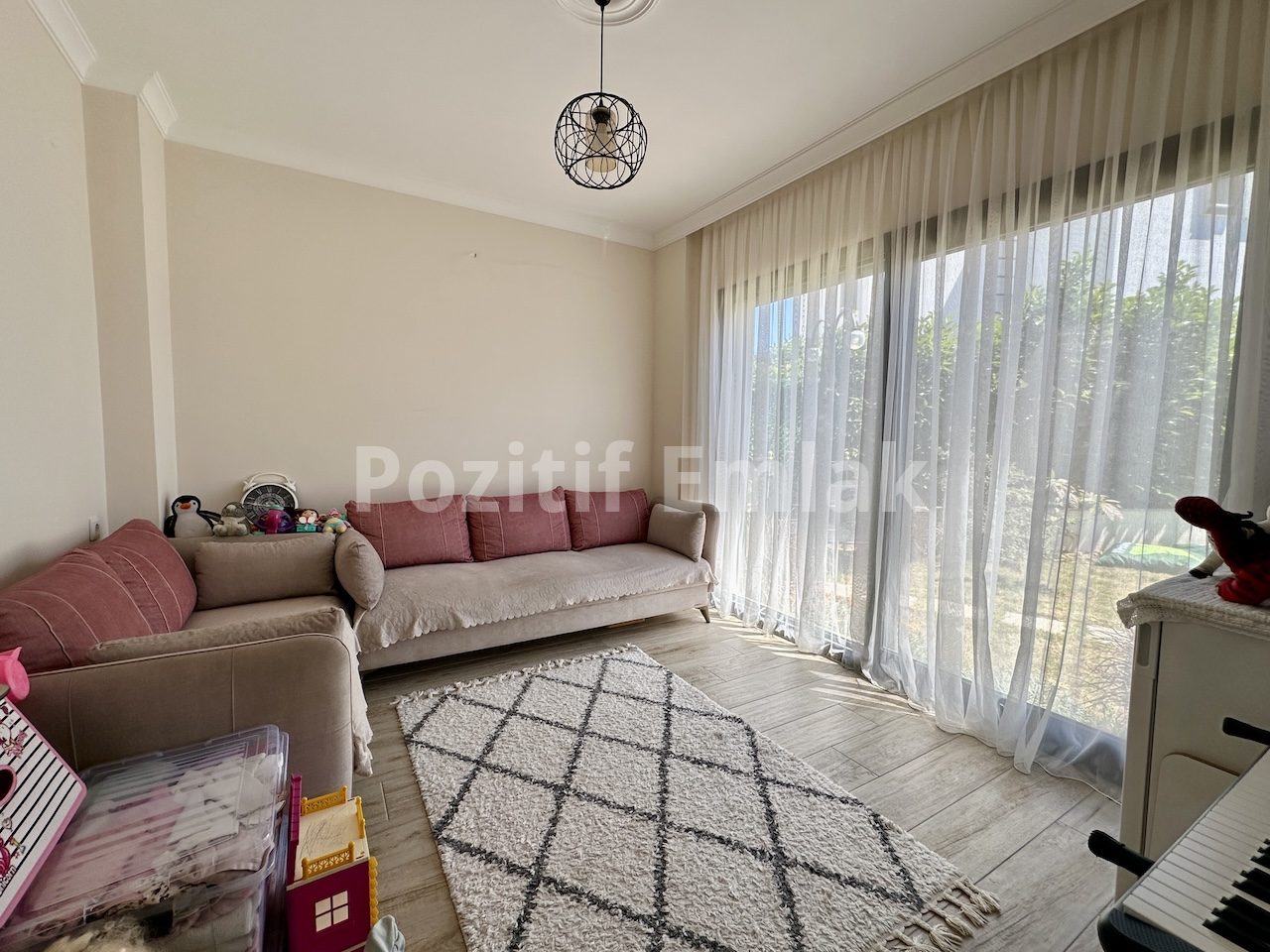 Bodrum Turgutreis'te Geniş Bahçeli Otoparklı Çok Şık Villa