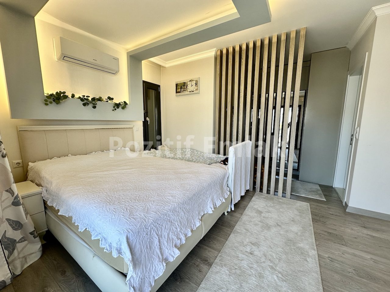 Bodrum Turgutreis'te Geniş Bahçeli Otoparklı Çok Şık Villa