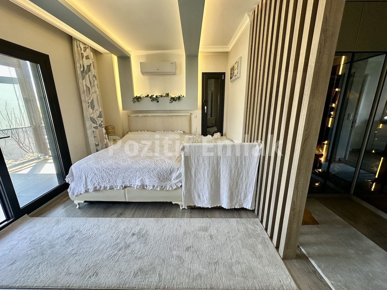 Bodrum Turgutreis'te Geniş Bahçeli Otoparklı Çok Şık Villa