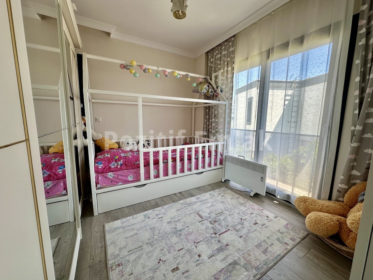Bodrum Turgutreis'te Geniş Bahçeli Otoparklı Çok Şık Villa