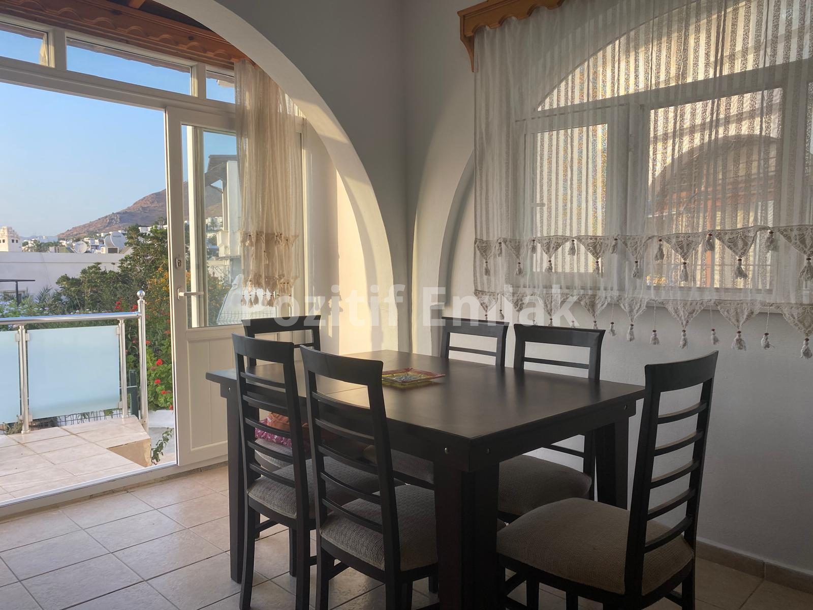 Bodrum Turgutreis'te Denize Yakın Deniz Manzaralı Dubleks Villa