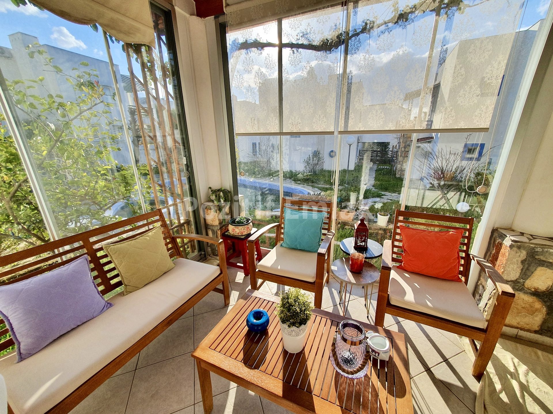 Gümüşlük Koyunbaba'da Havuzlu Sitede Deniz Manzaralı Villa