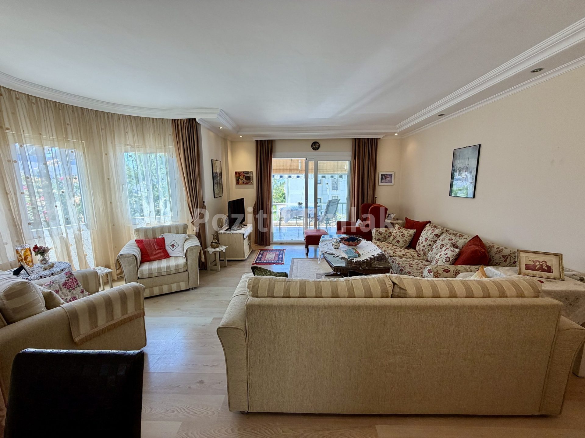Turgutreis Merkezde Çok Geniş Ara Kat 3+1 Daire