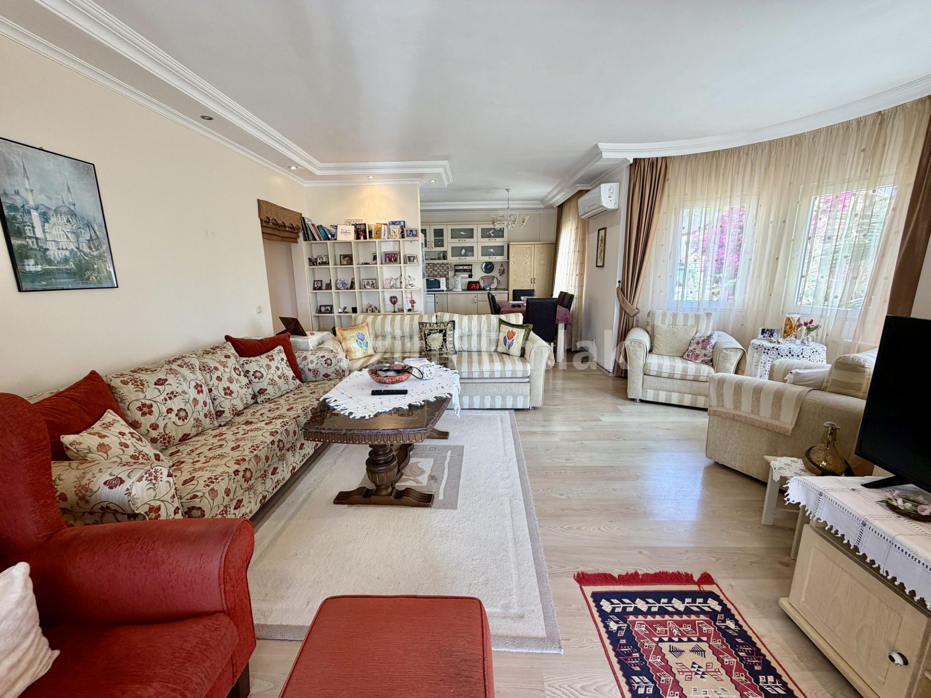 Turgutreis Merkezde Çok Geniş Ara Kat 3+1 Daire