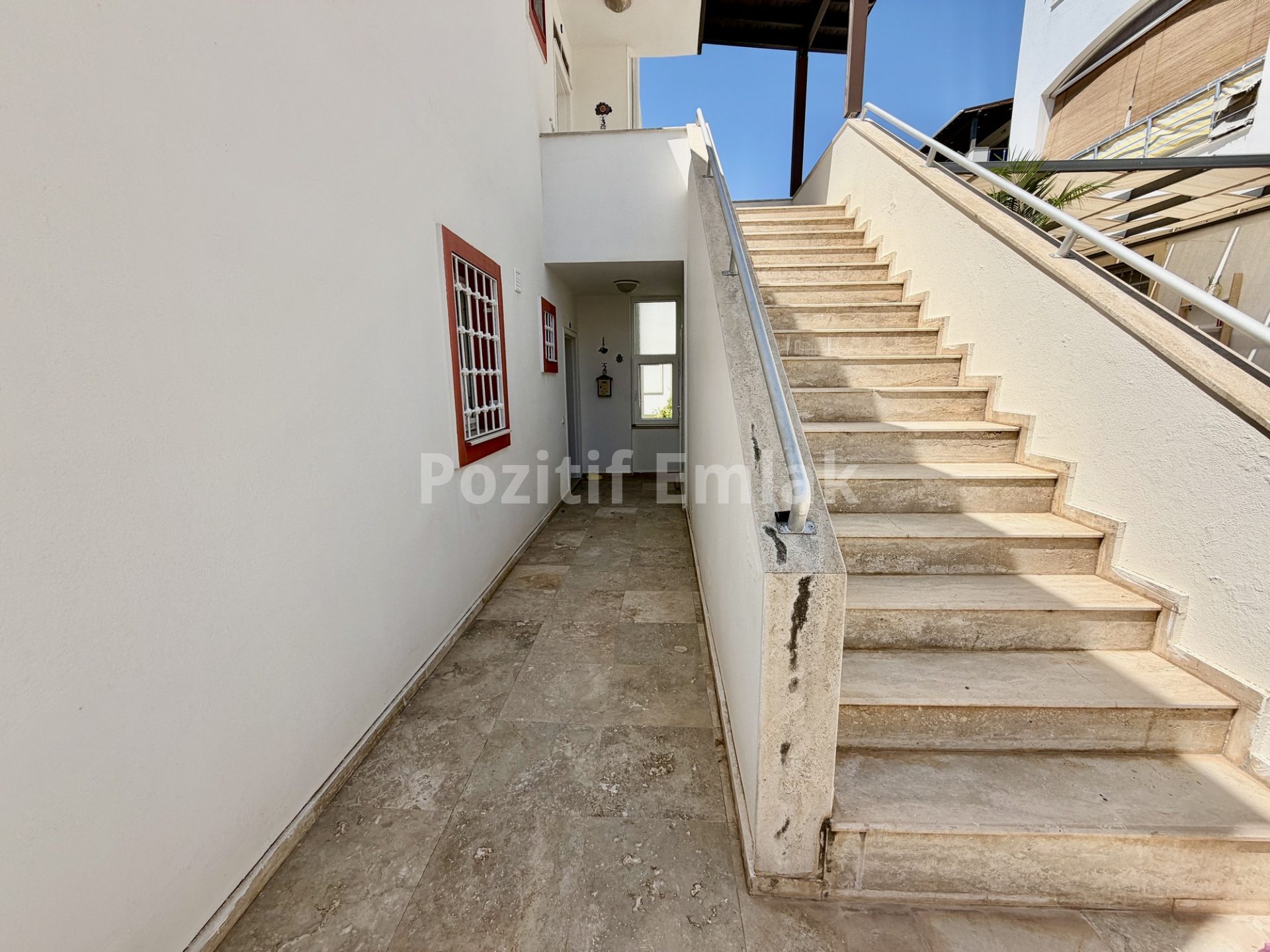 Turgutreis Merkezde Çok Geniş Ara Kat 3+1 Daire