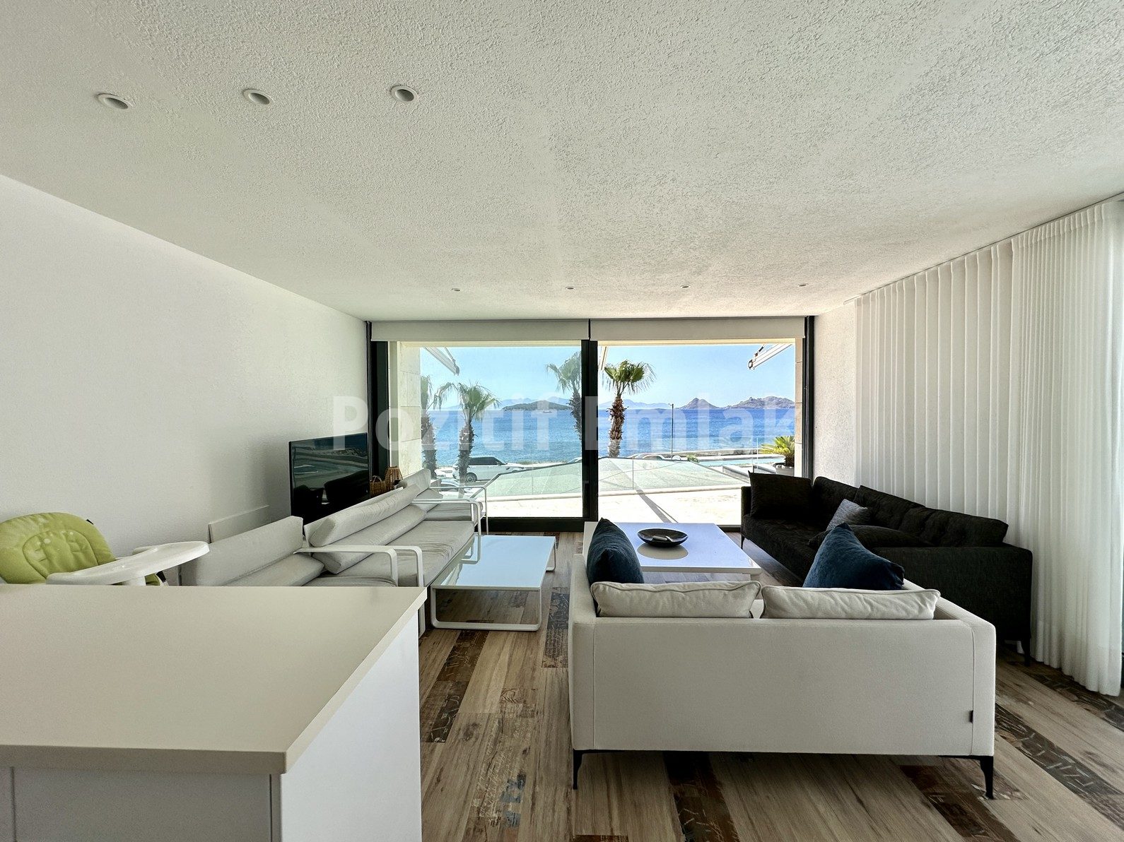 Bodrum Turgutreis'te Denize Sıfır, Ada Manzaralı Havuzlu Ev