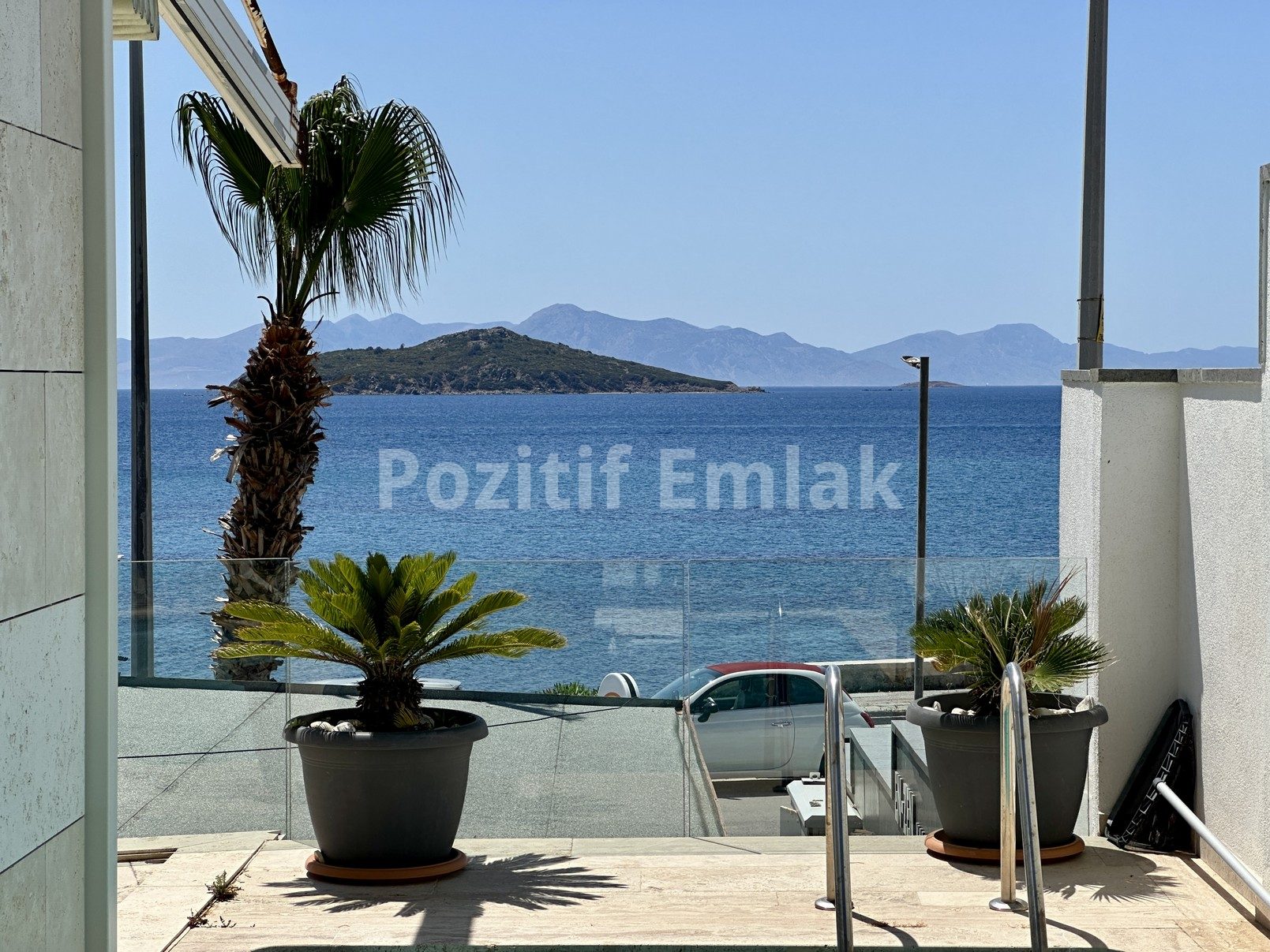 Bodrum Turgutreis'te Denize Sıfır, Ada Manzaralı Havuzlu Ev