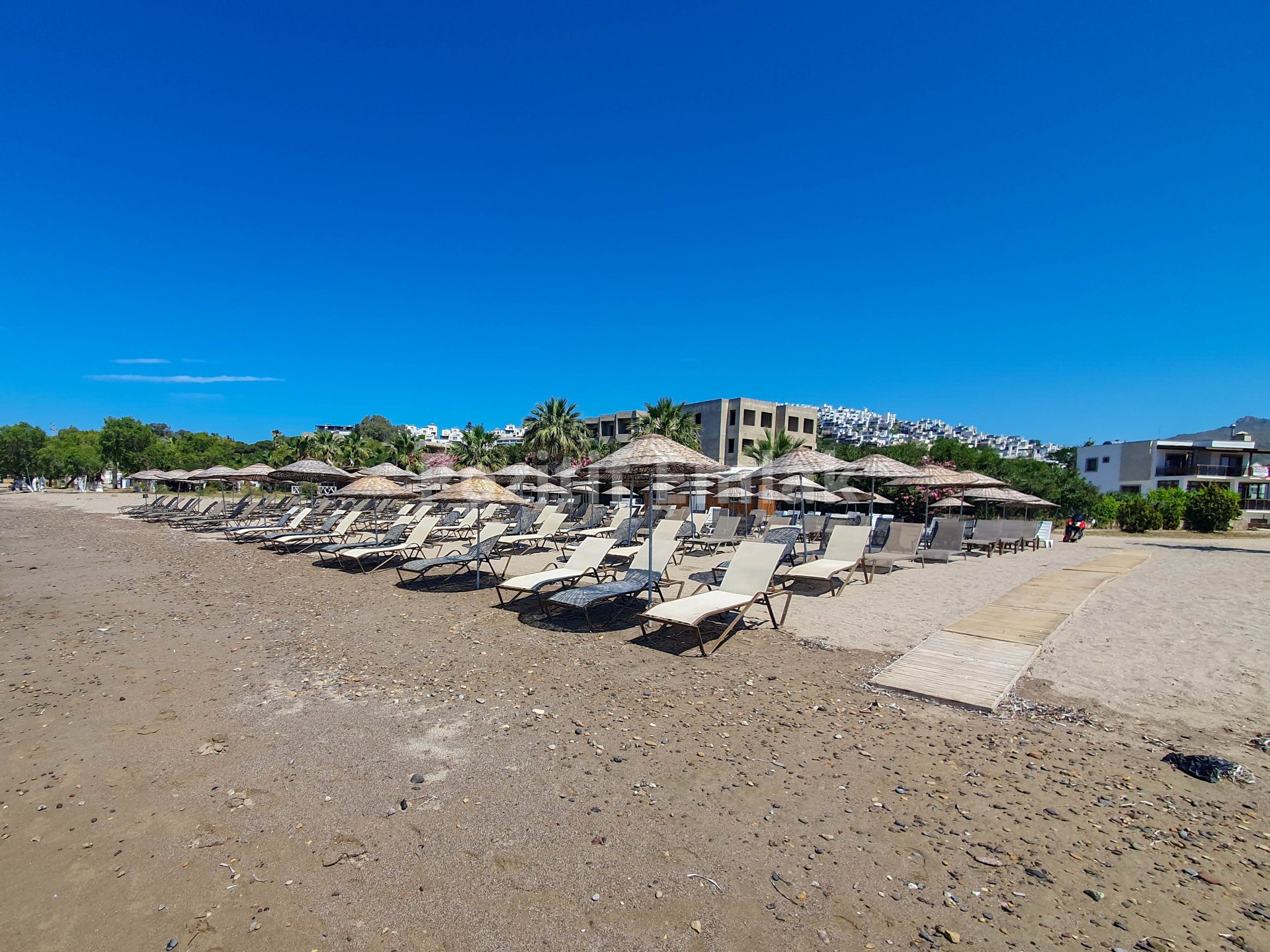 Bodrum Akyarlar'da Satılık Site içi Sahile Yakın 3+1 Bahçe Katı