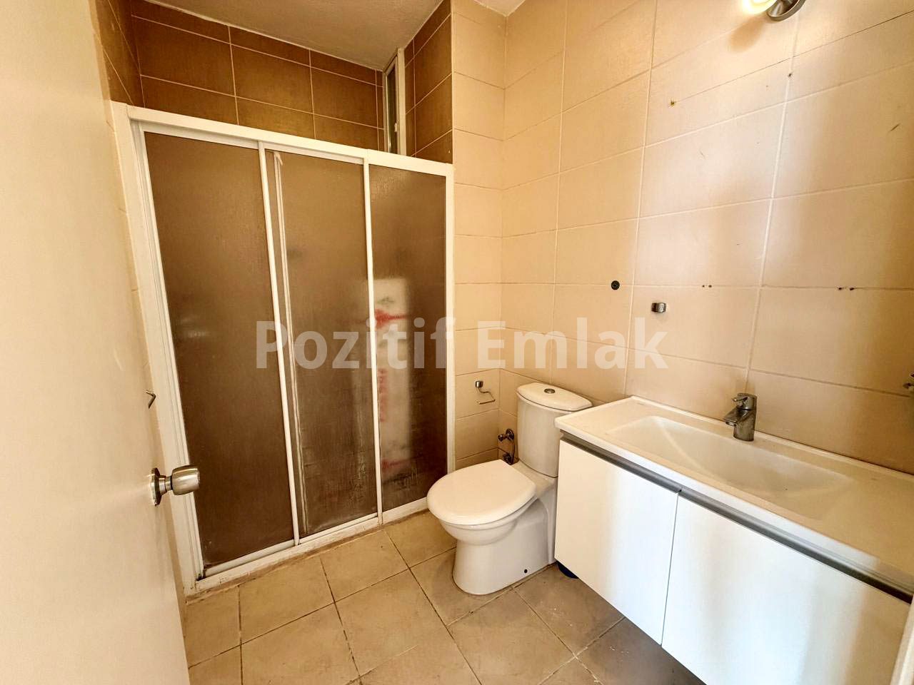 Turgutreis Yalı'da Denize Sıfır Havuzlu Sitede Bahçe Katı Daire
