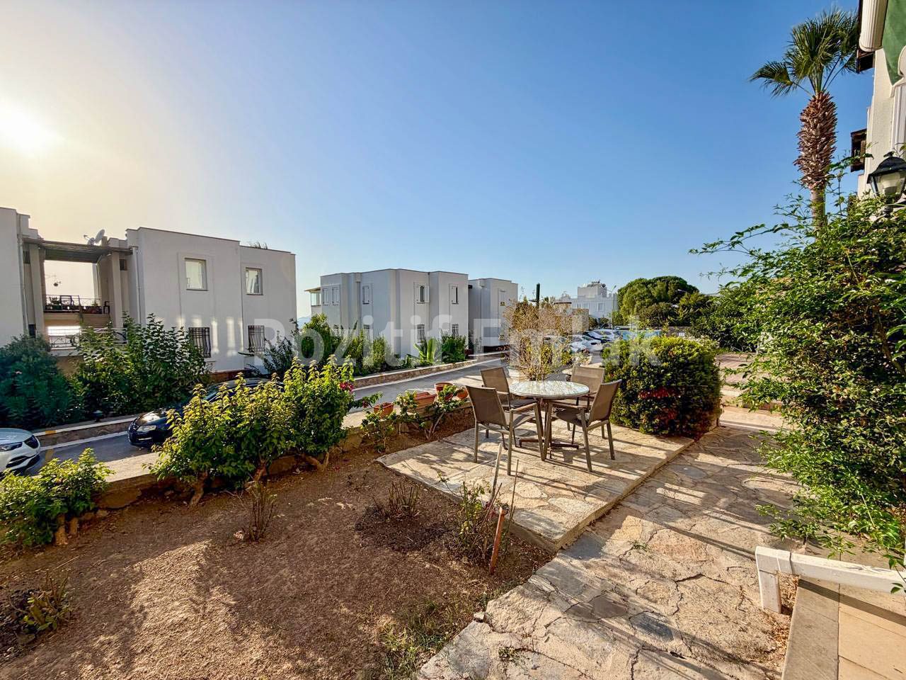 Turgutreis Yalı'da Denize Sıfır Havuzlu Sitede Bahçe Katı Daire
