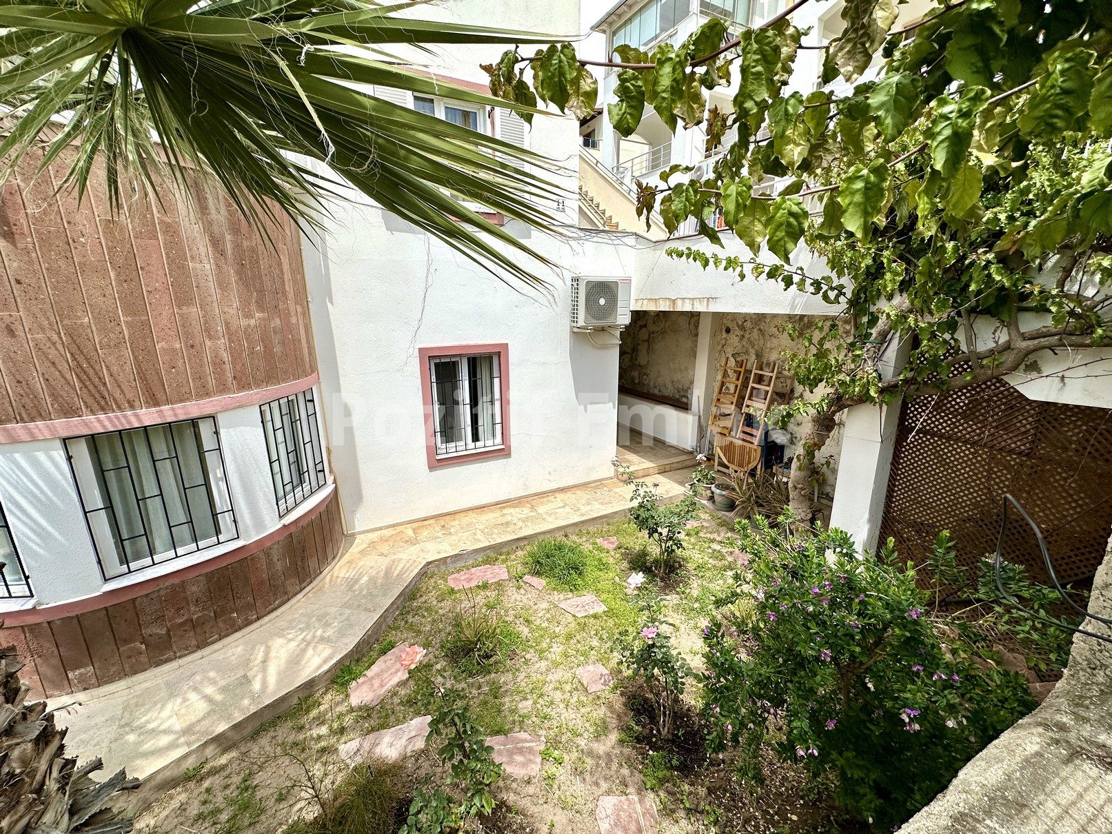 Turgutreis Merkezde Satılık 3+1 Bahçe Katı Geniş Daire