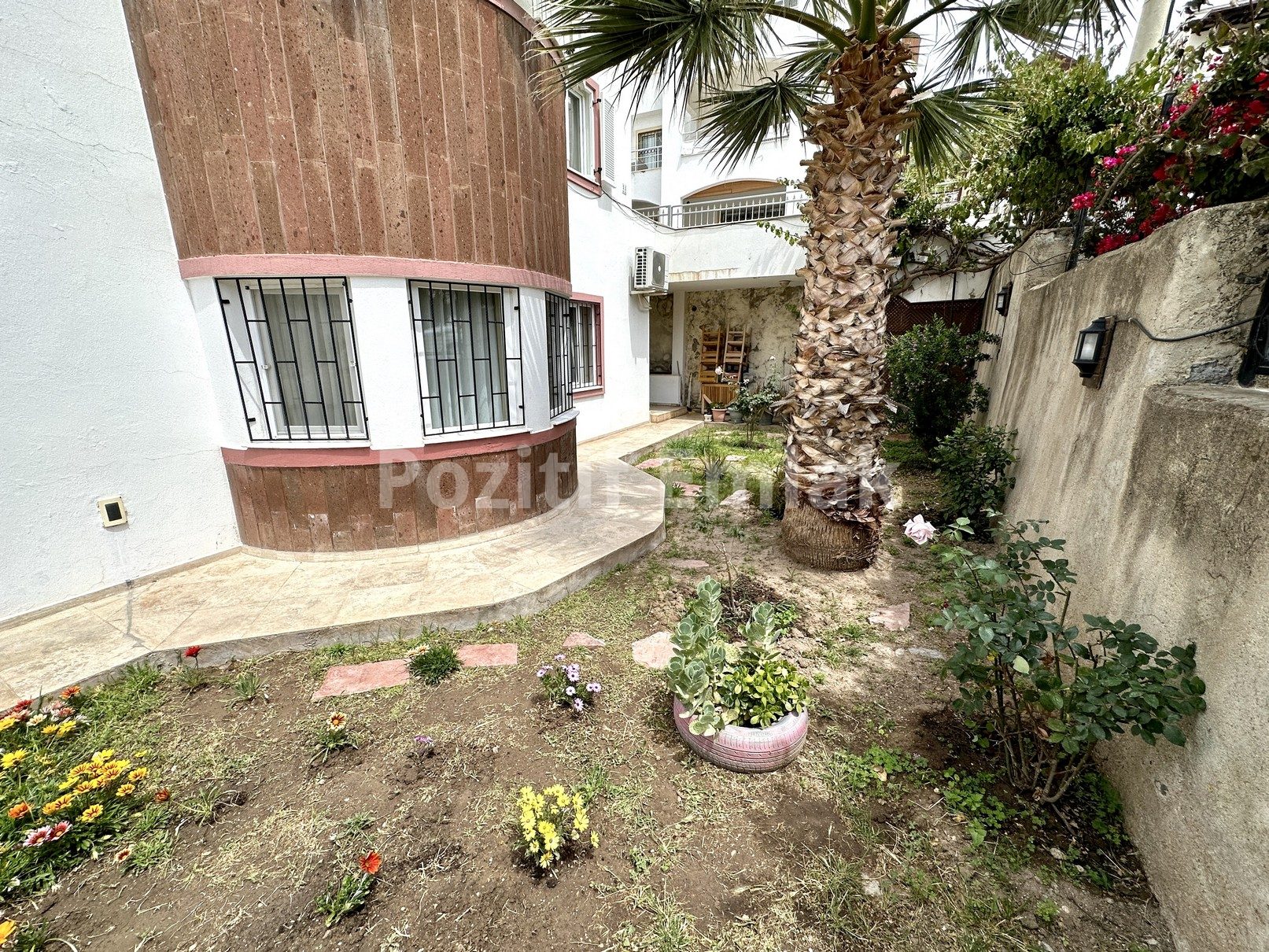 Turgutreis Merkezde Satılık 3+1 Bahçe Katı Geniş Daire