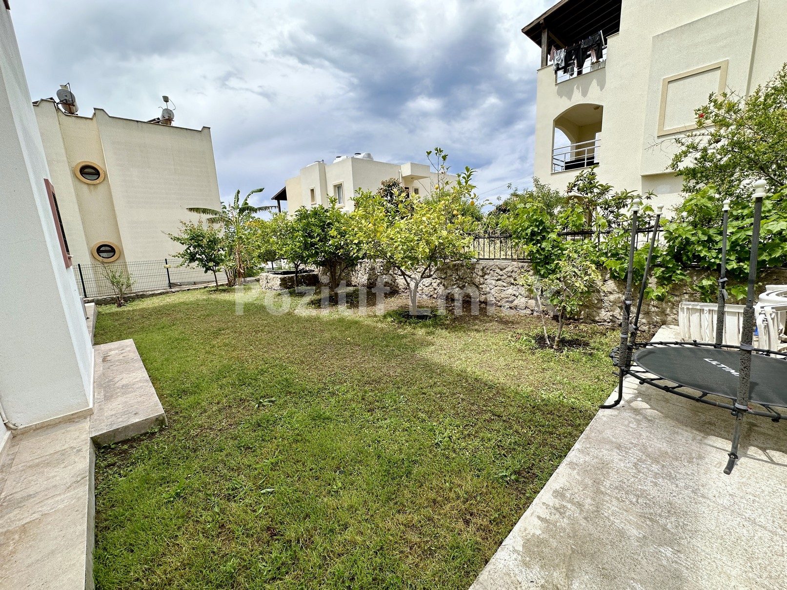 Turgutreis Merkezde Satılık 3+1 Bahçe Katı Geniş Daire