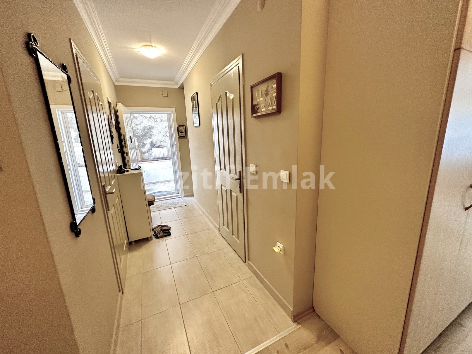 Turgutreis Merkezde Satılık 3+1 Bahçe Katı Geniş Daire
