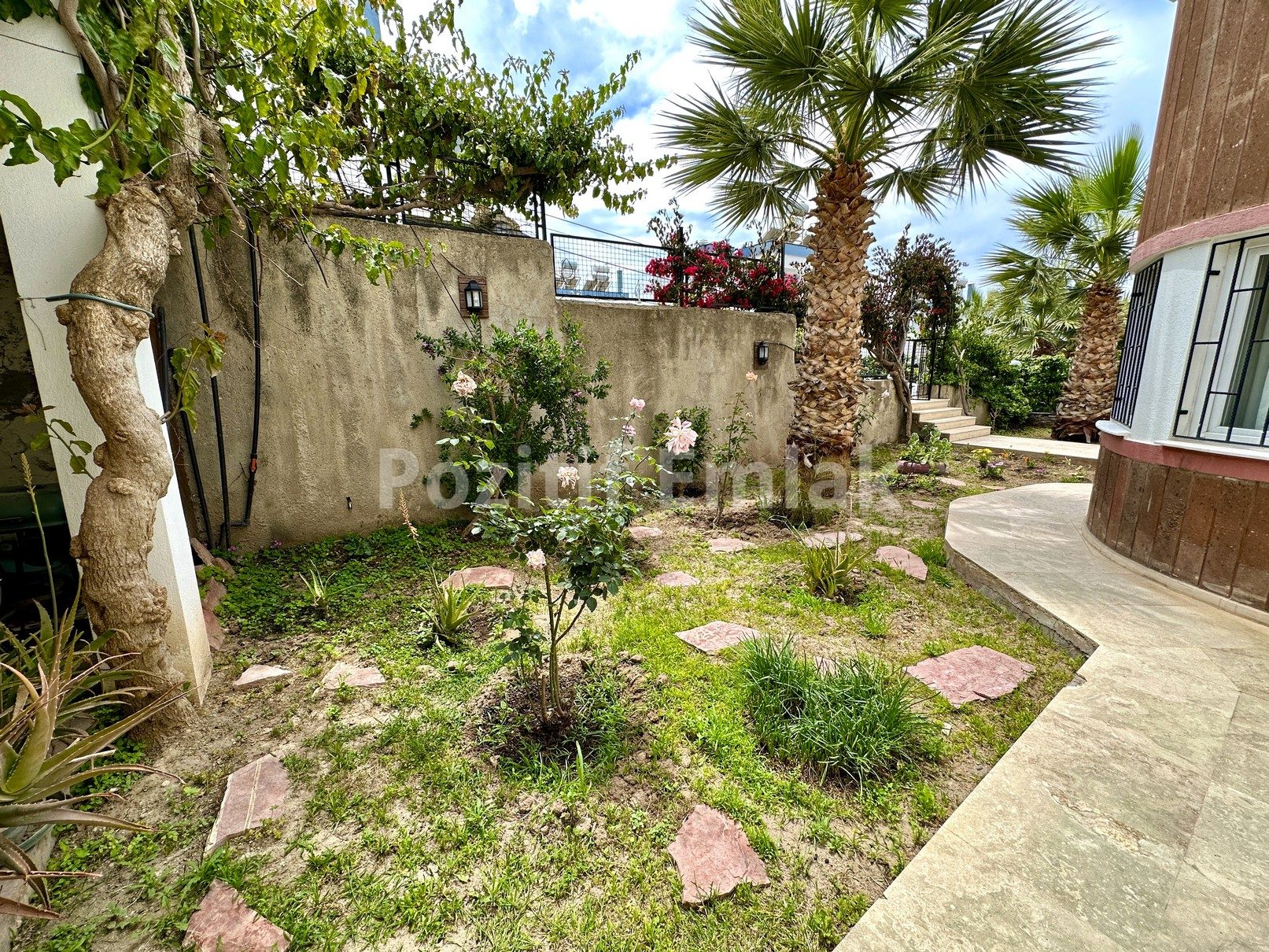 Turgutreis Merkezde Satılık 3+1 Bahçe Katı Geniş Daire