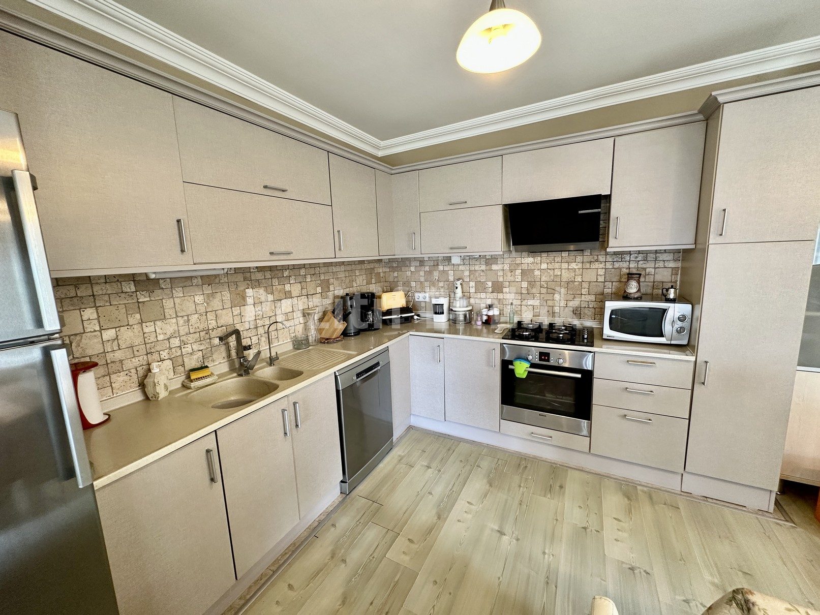 Turgutreis Merkezde Satılık 3+1 Bahçe Katı Geniş Daire
